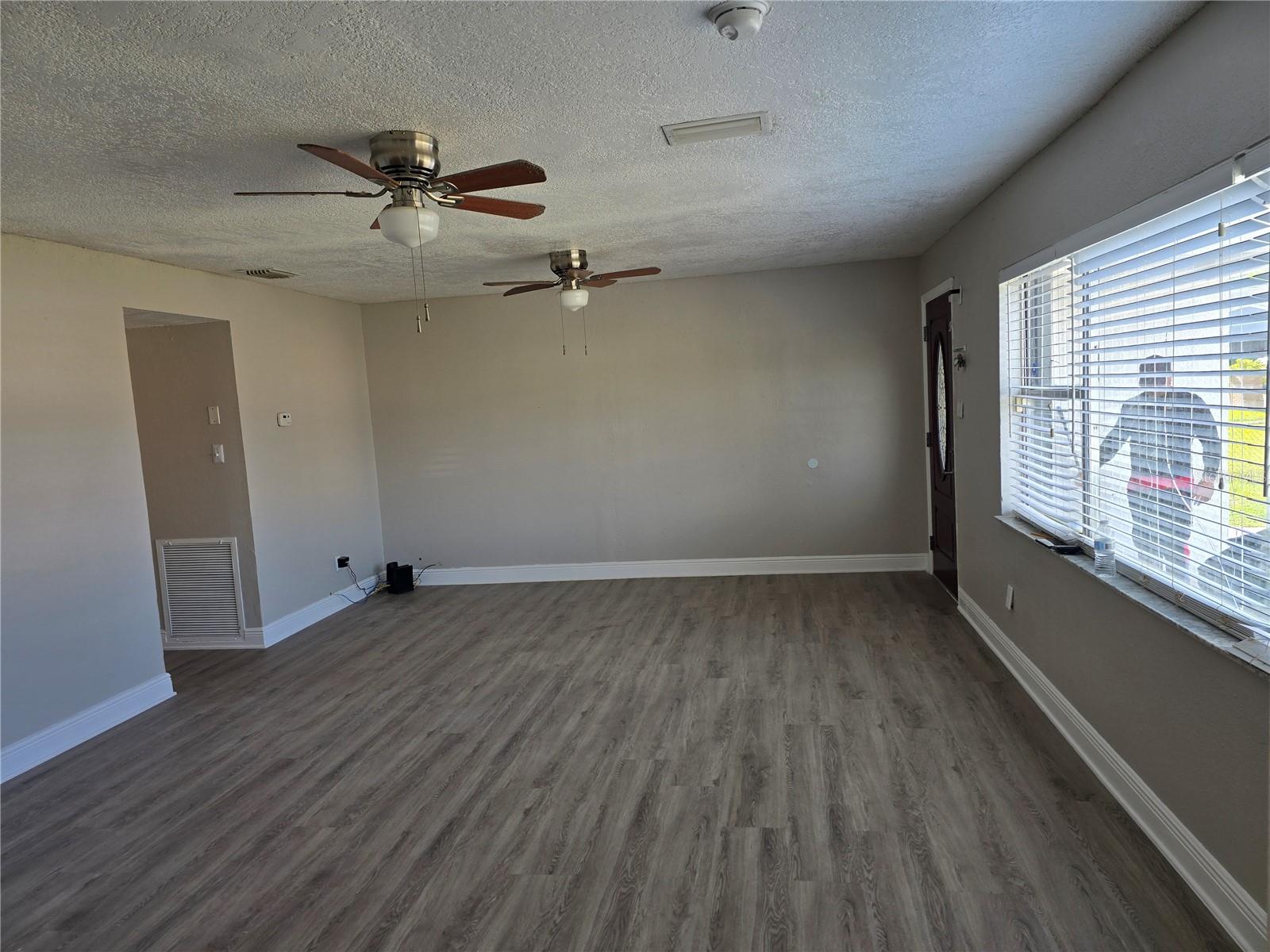 Image 3 of 49 For 2538 Hiawatha Street