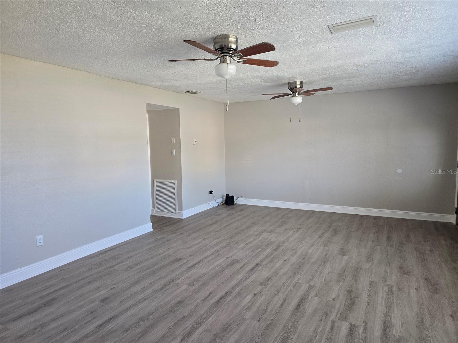 Image 5 of 49 For 2538 Hiawatha Street