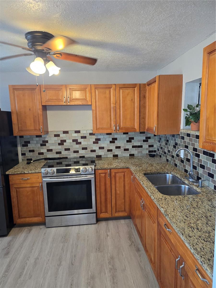 Image 6 of 49 For 2538 Hiawatha Street