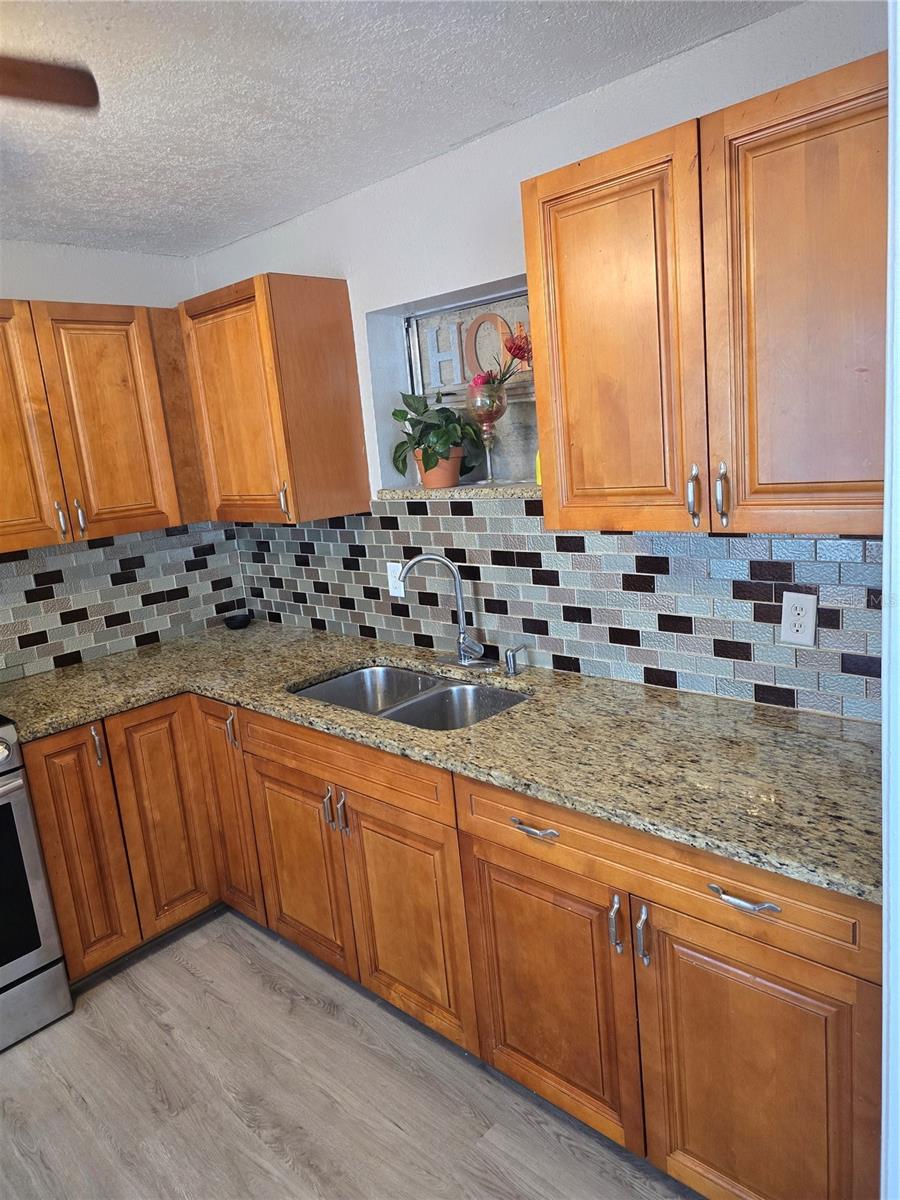 Image 7 of 49 For 2538 Hiawatha Street