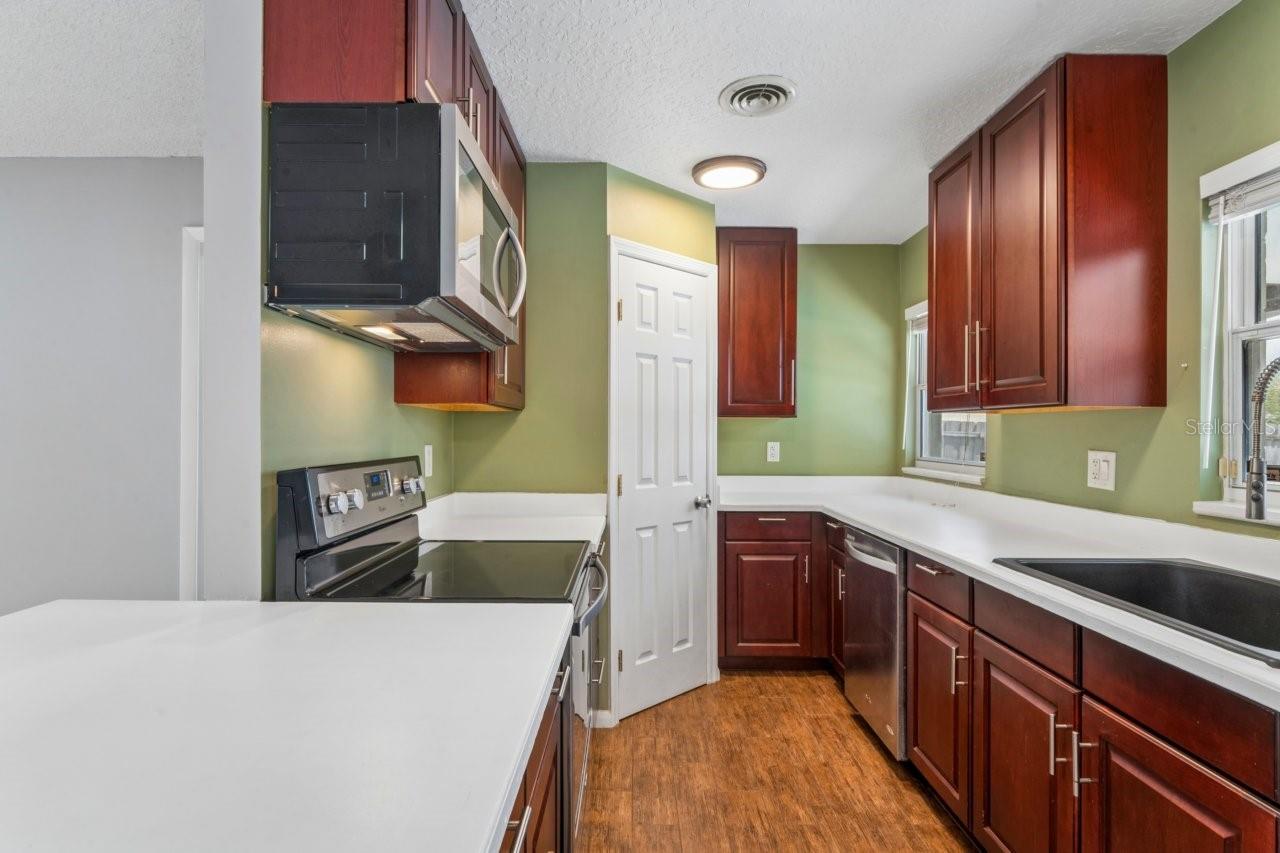 Listing photo id 10 for 507 Tulane Drive