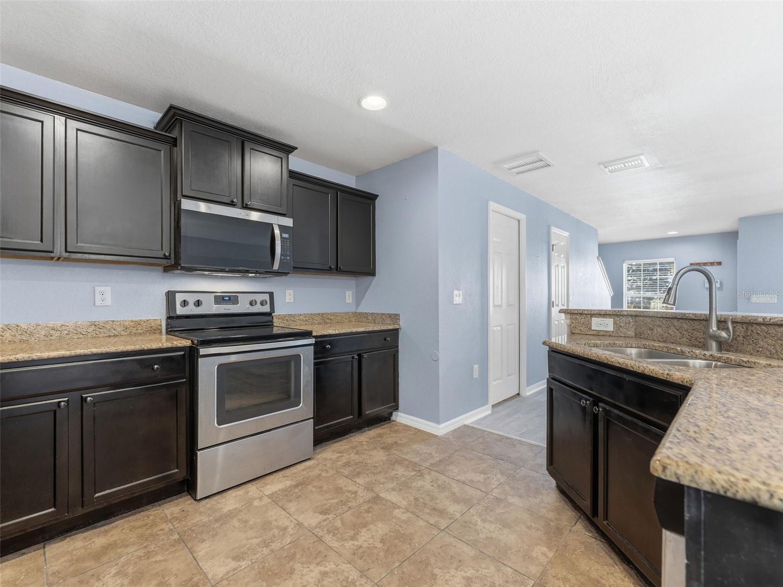 Image 8 of 32 For 27540 Desert Willow Way