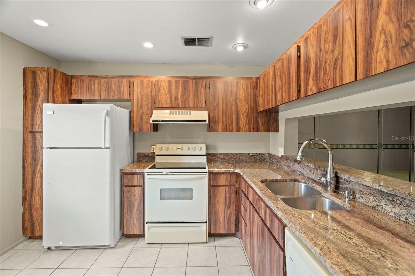 Image 11 of 32 For 5265 Bay Drive 410