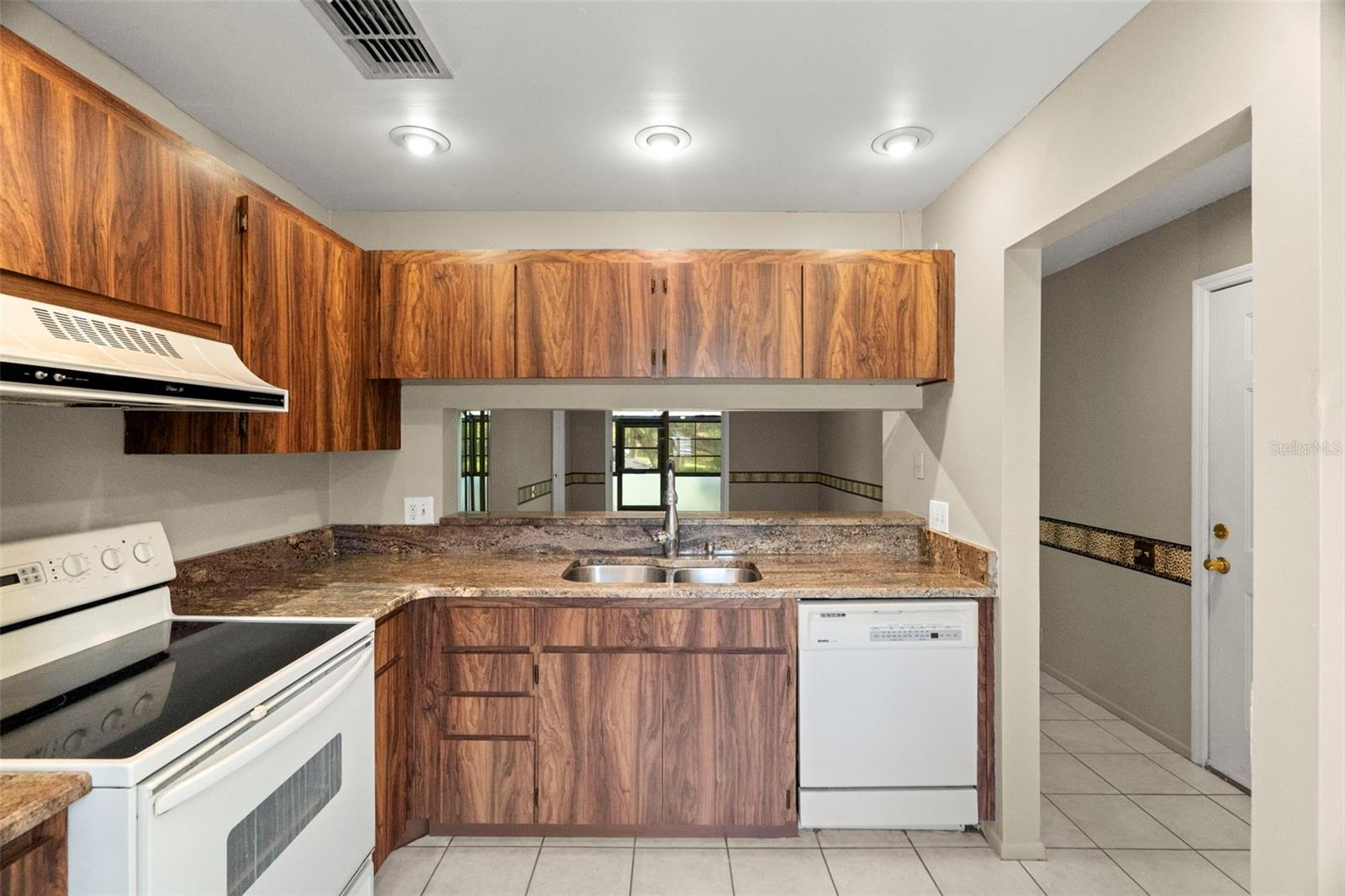 Image 12 of 32 For 5265 Bay Drive 410