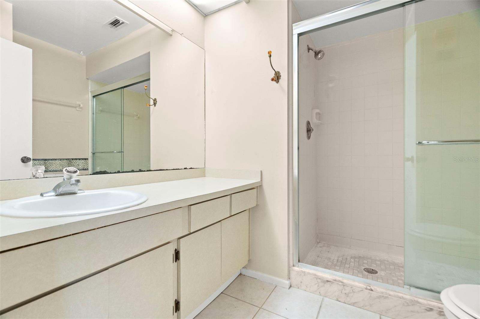 Image 18 of 32 For 5265 Bay Drive 410