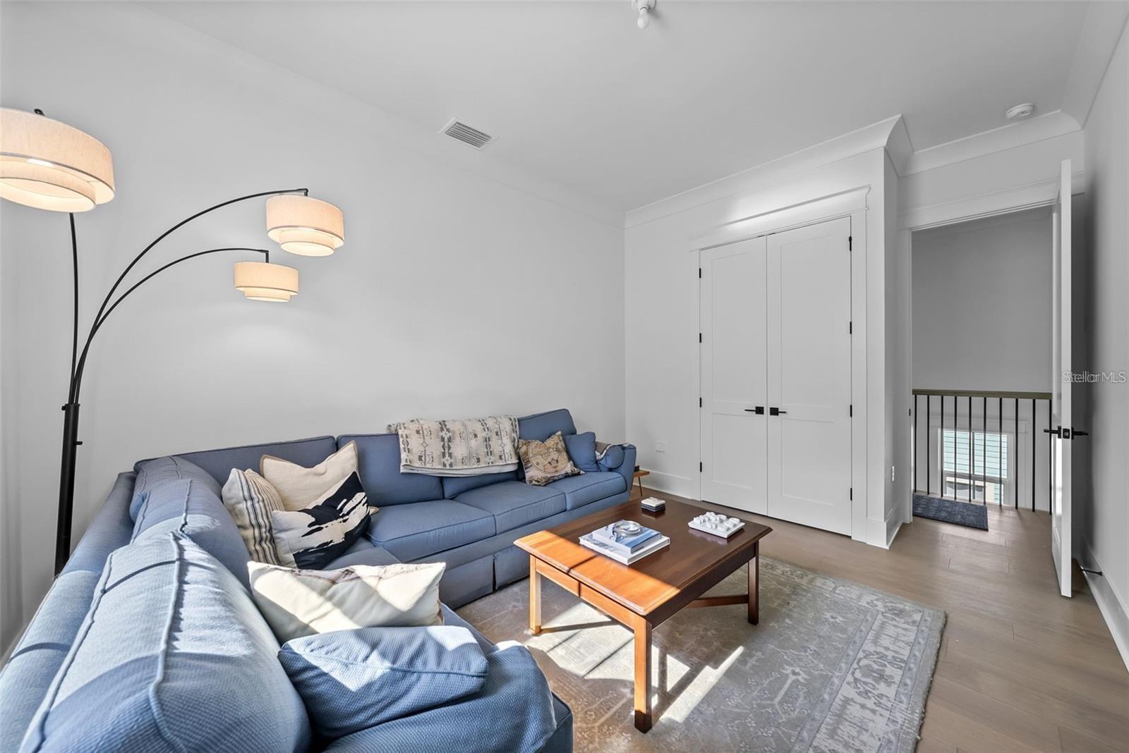 Image 22 of 32 For 321 12th Avenue Ne