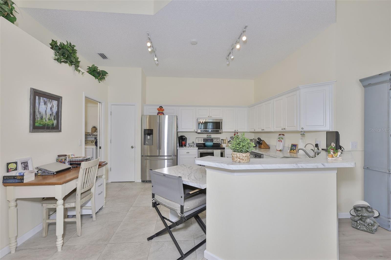 Image 25 of 90 For 2012 Nantucket Drive 22