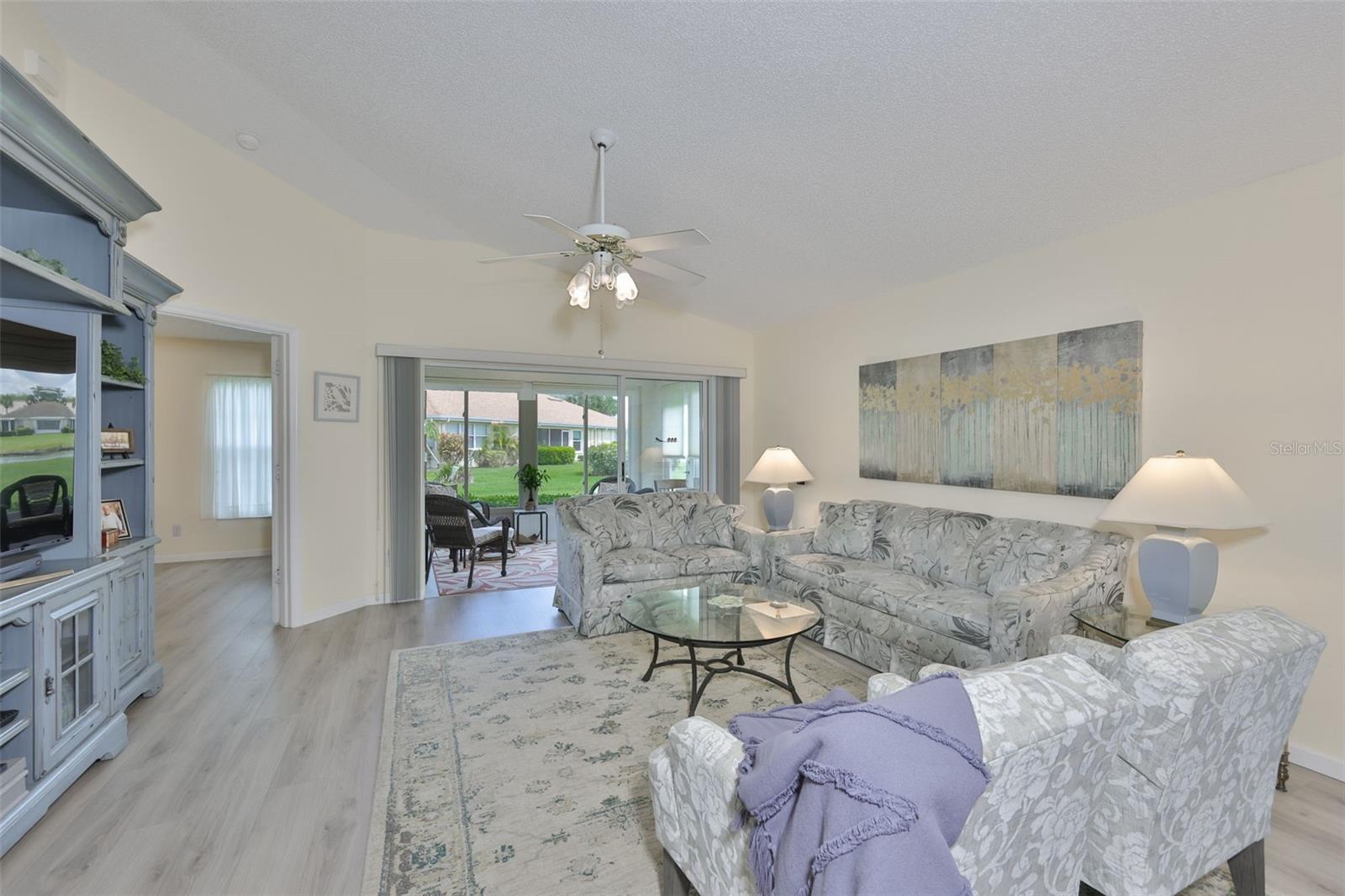 Image 28 of 90 For 2012 Nantucket Drive 22