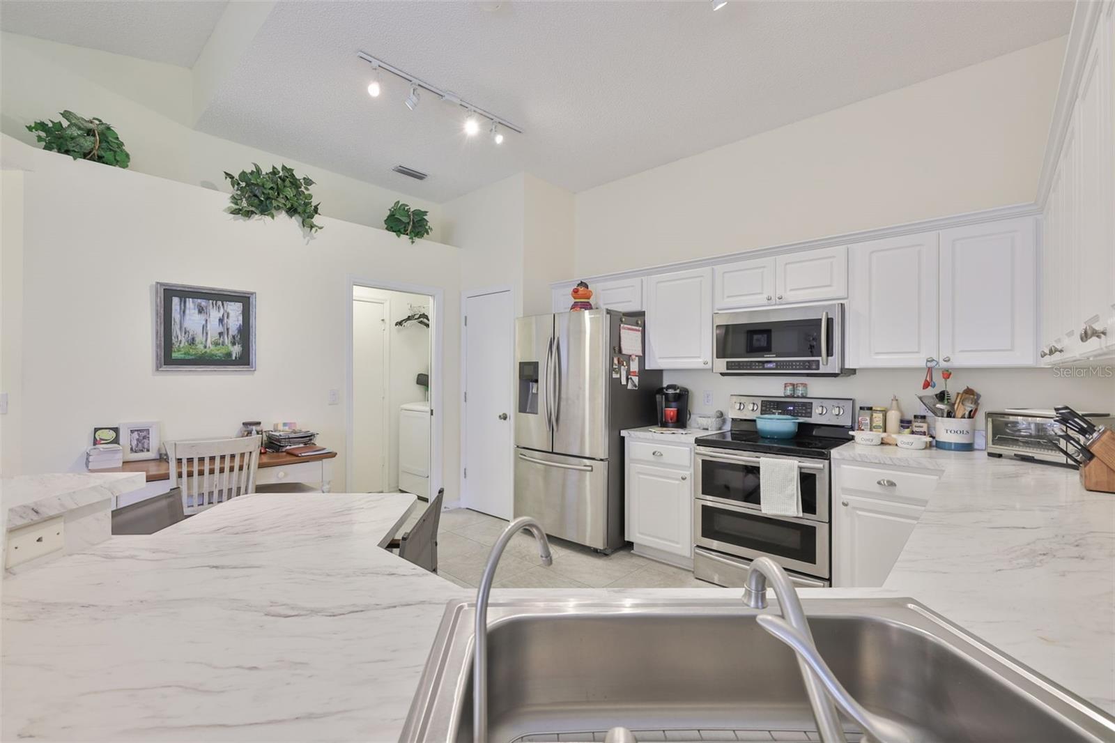 Image 9 of 90 For 2012 Nantucket Drive 22