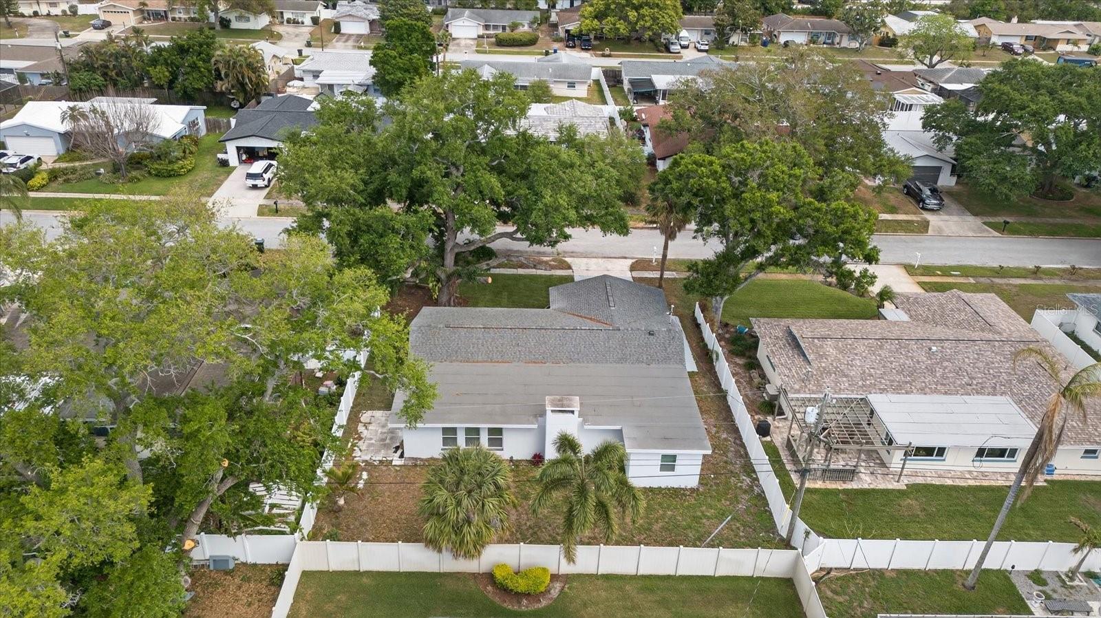 Listing photo id 10 for 1864 Paradise Lane