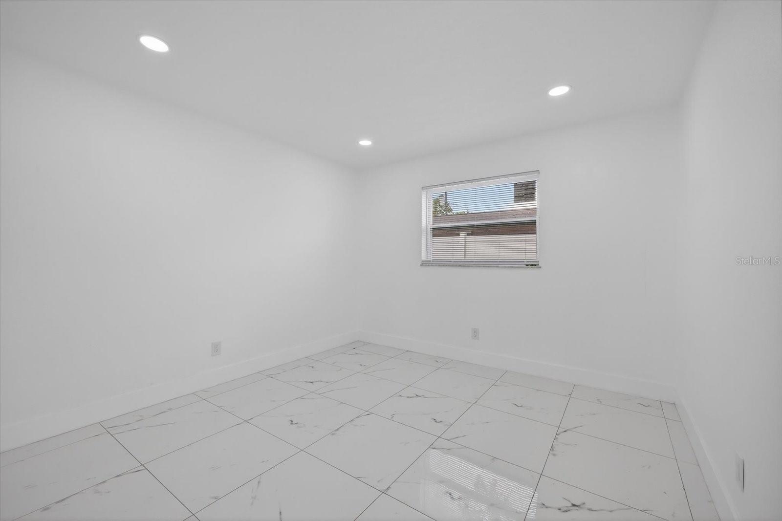 Listing photo id 23 for 1864 Paradise Lane