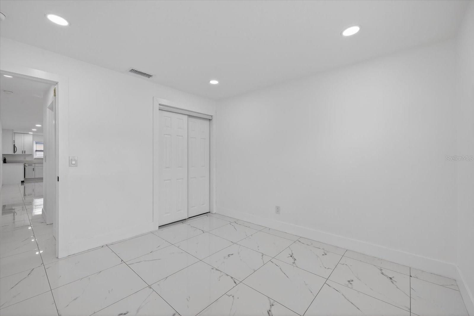 Listing photo id 24 for 1864 Paradise Lane