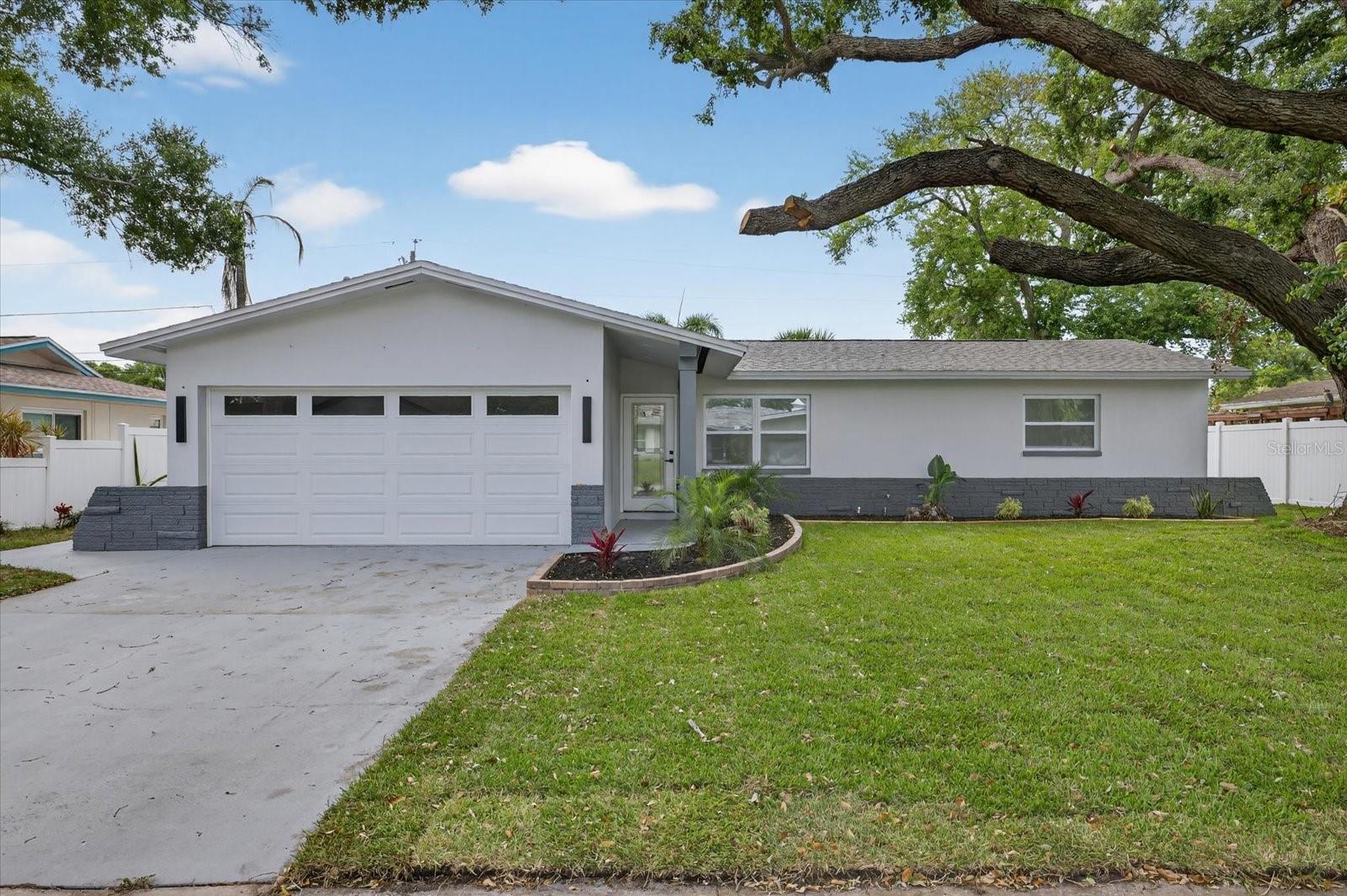 Listing photo id 6 for 1864 Paradise Lane