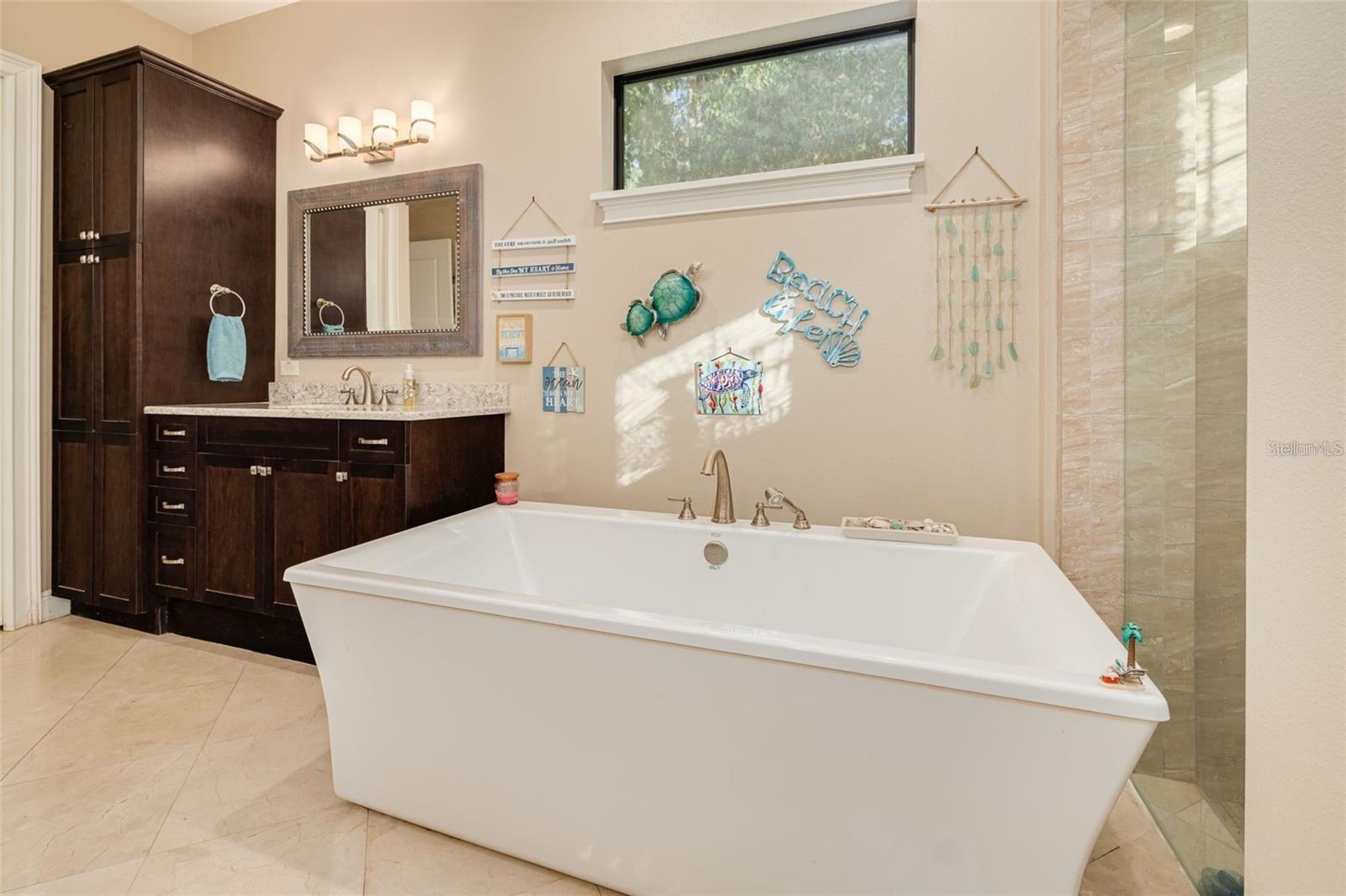 Image 18 of 42 For 9505 Aqua Lane