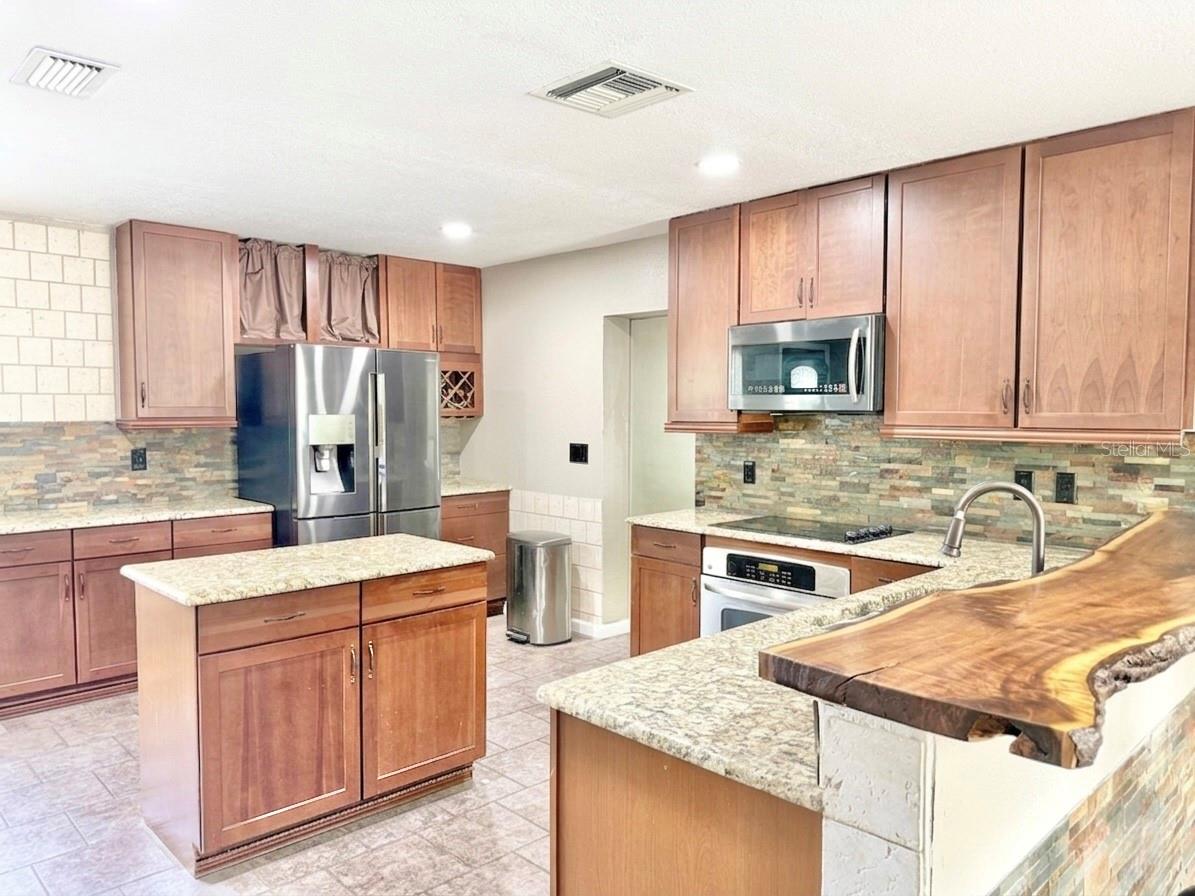 Image 6 of 47 For 5846 Wyoming Avenue