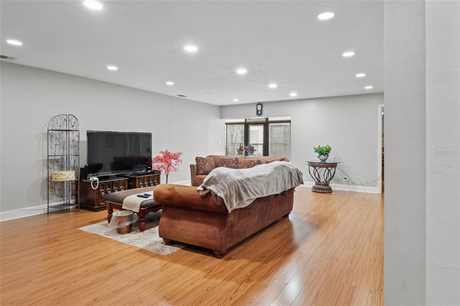 Image 4 of 23 For 13140 Village Chase Circle 13140