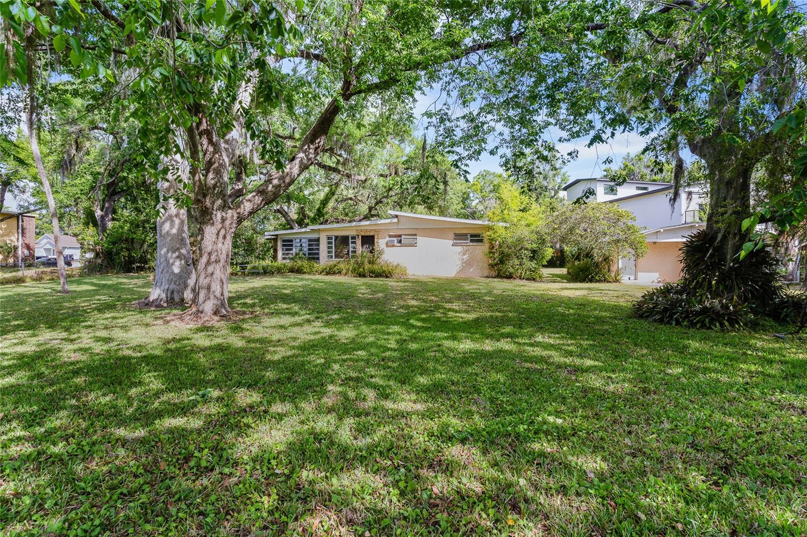 Listing photo id 11 for 6605 Boulevard