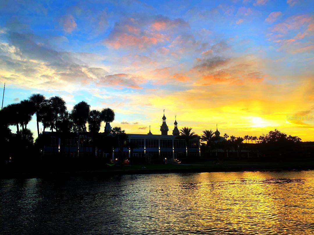 Listing photo id 15 for 6605 Boulevard