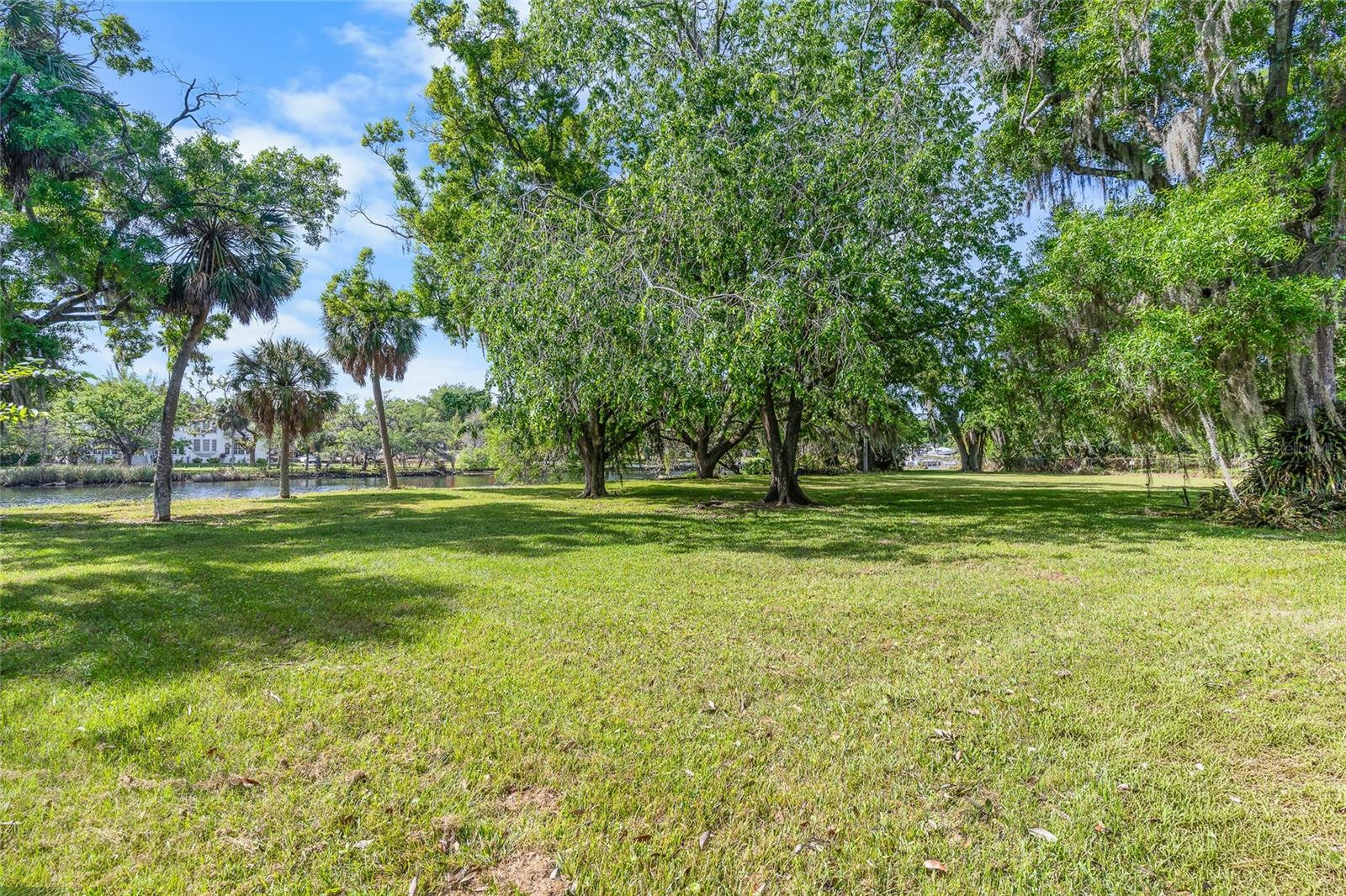 Listing photo id 2 for 6605 Boulevard