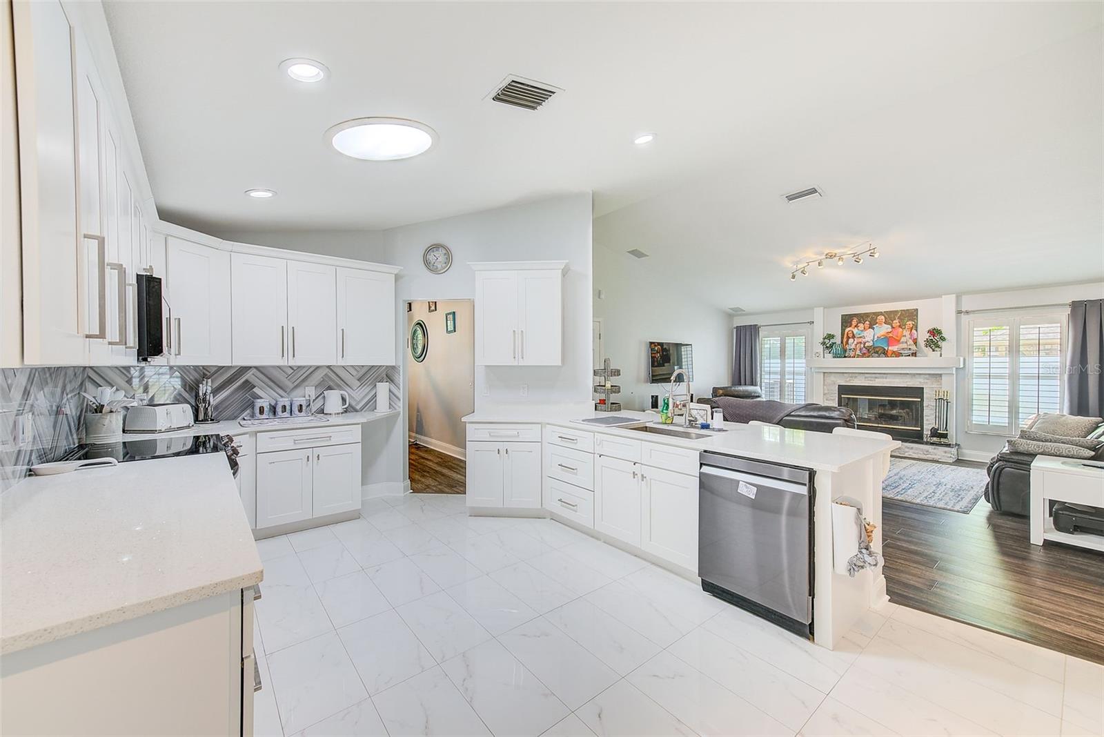 Image 14 of 52 For 8524 Beth Court