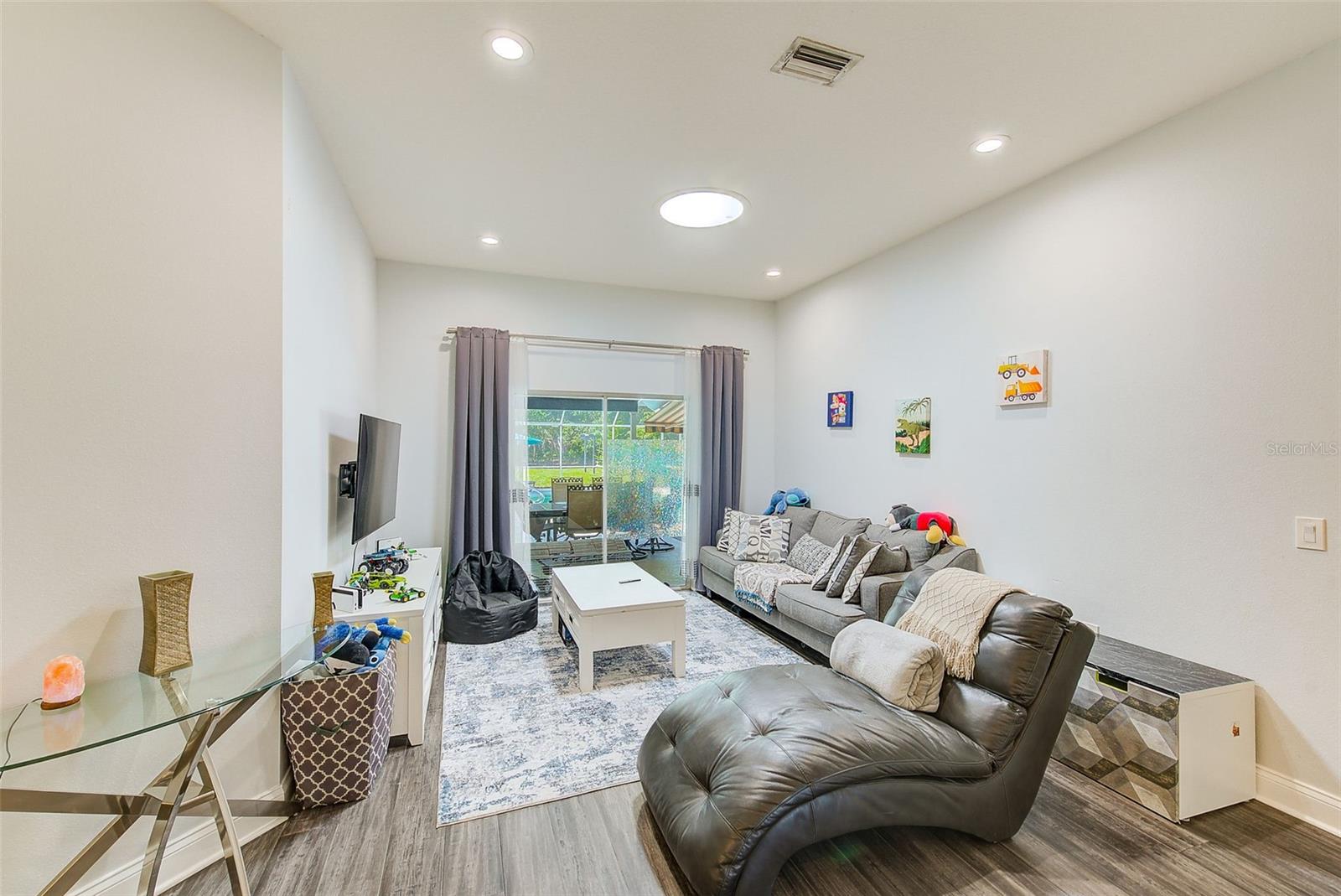 Image 4 of 52 For 8524 Beth Court