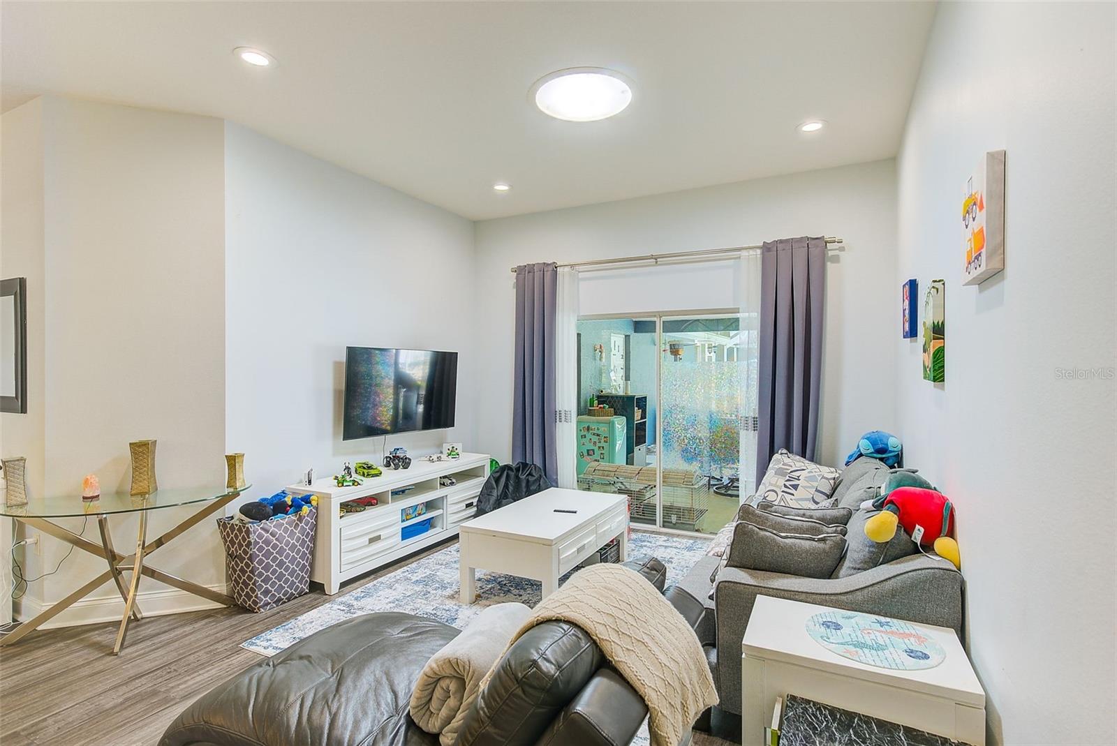 Image 5 of 52 For 8524 Beth Court