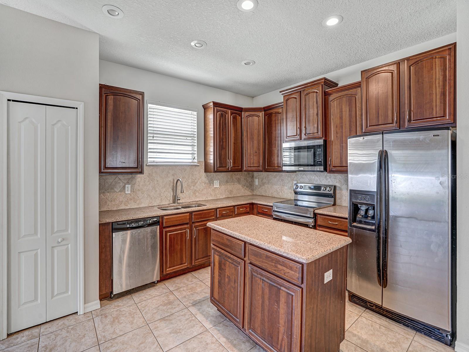 Image 8 of 38 For 11713 Colony Lakes Boulevard