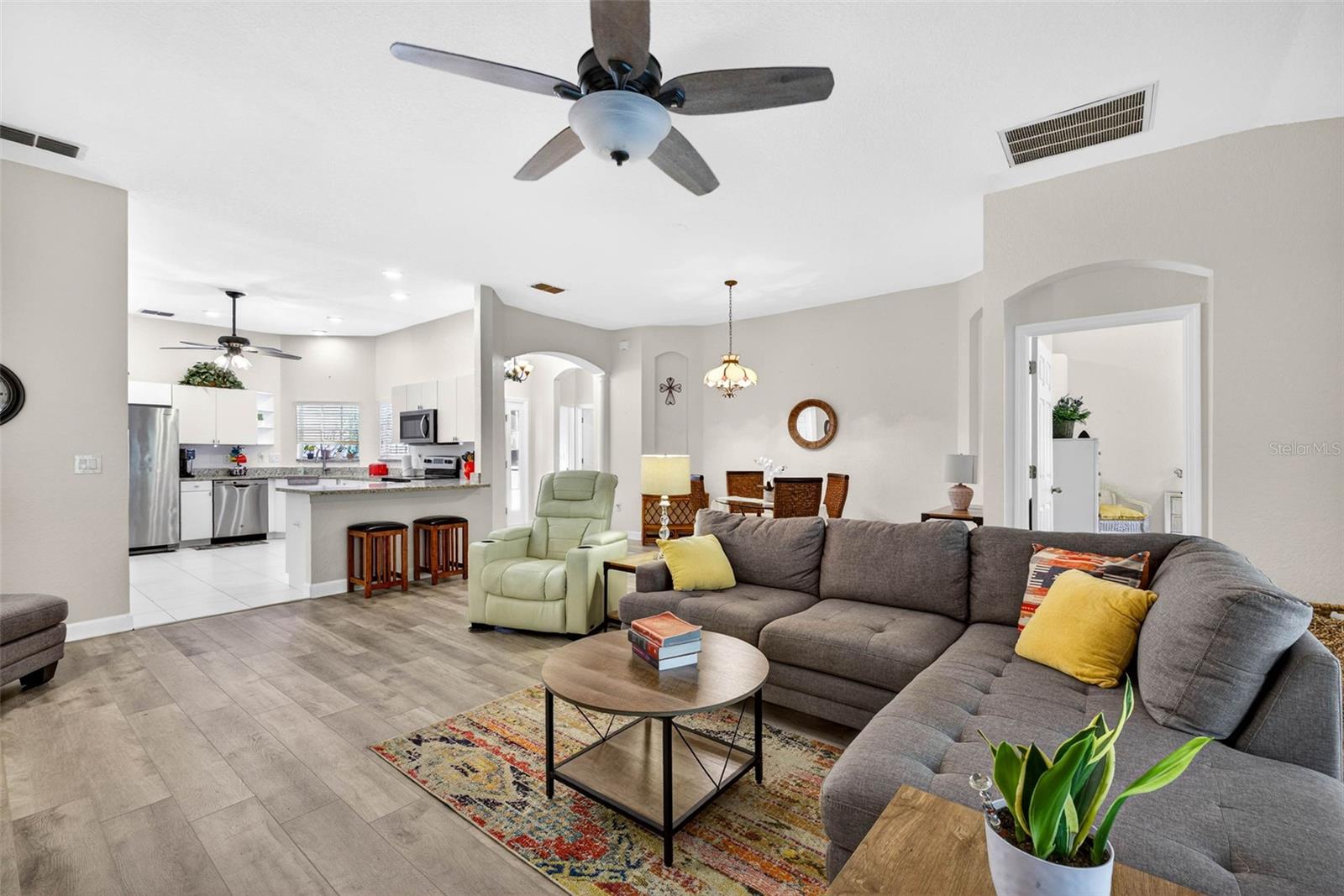 Listing photo id 12 for 7559 Mediterranean Court