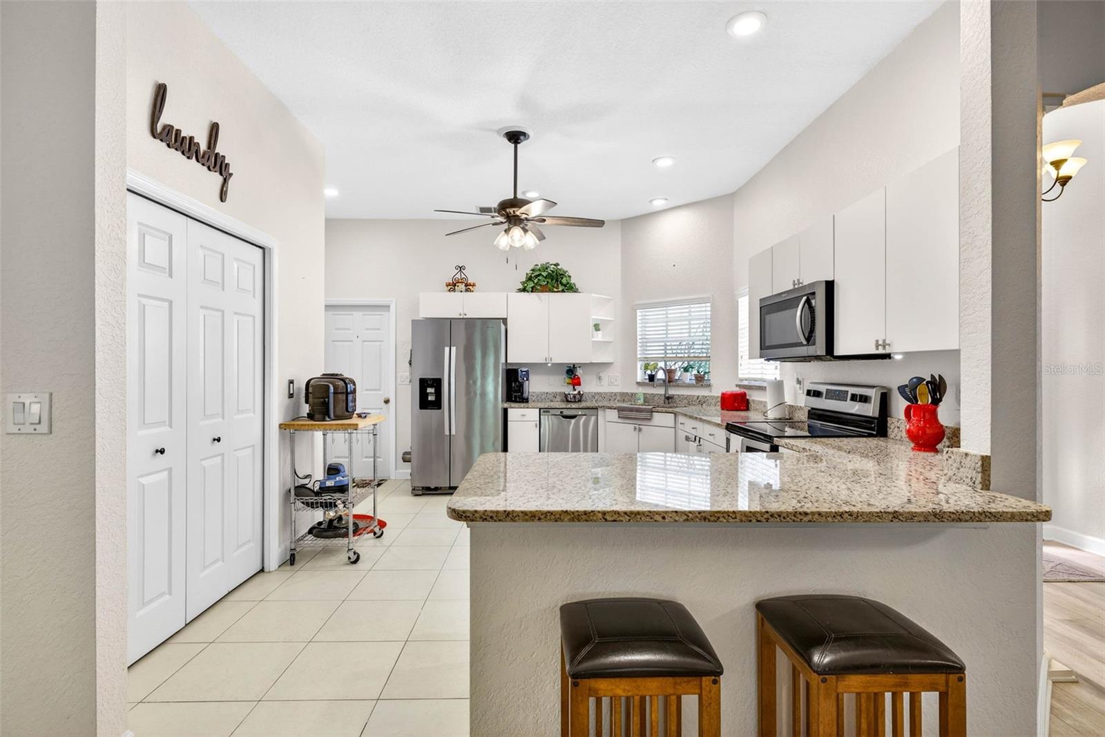 Listing photo id 14 for 7559 Mediterranean Court