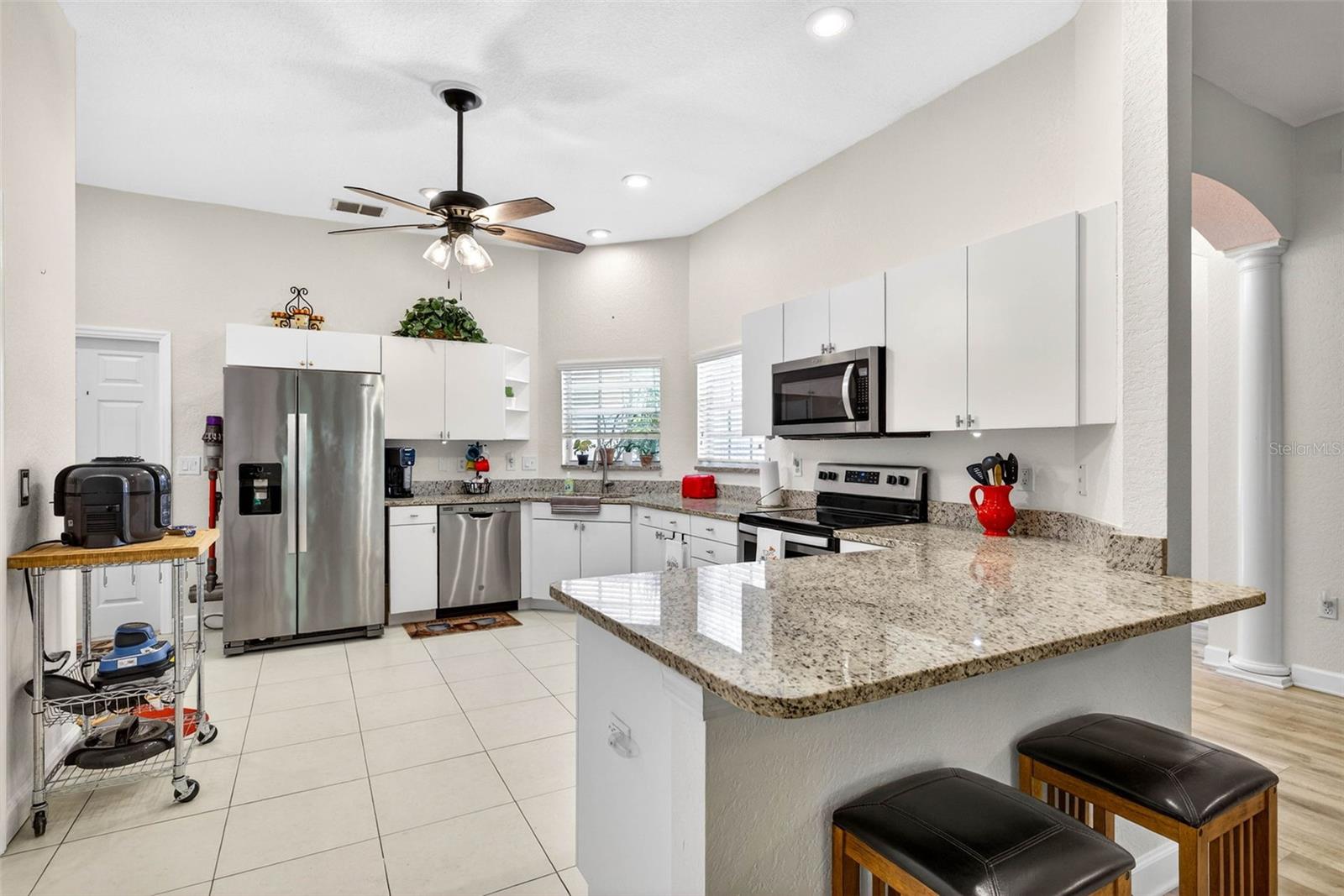 Listing photo id 15 for 7559 Mediterranean Court