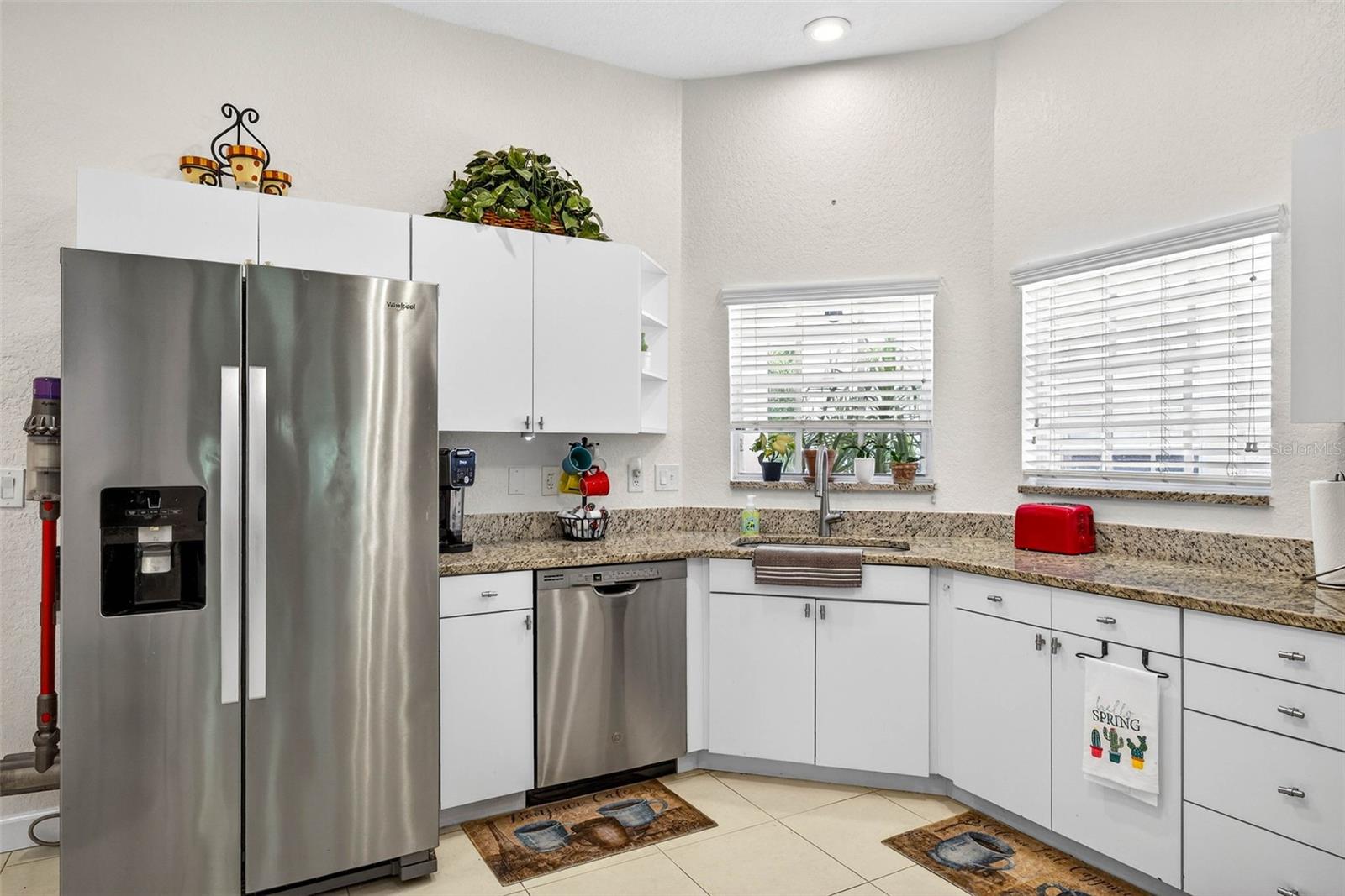 Listing photo id 16 for 7559 Mediterranean Court