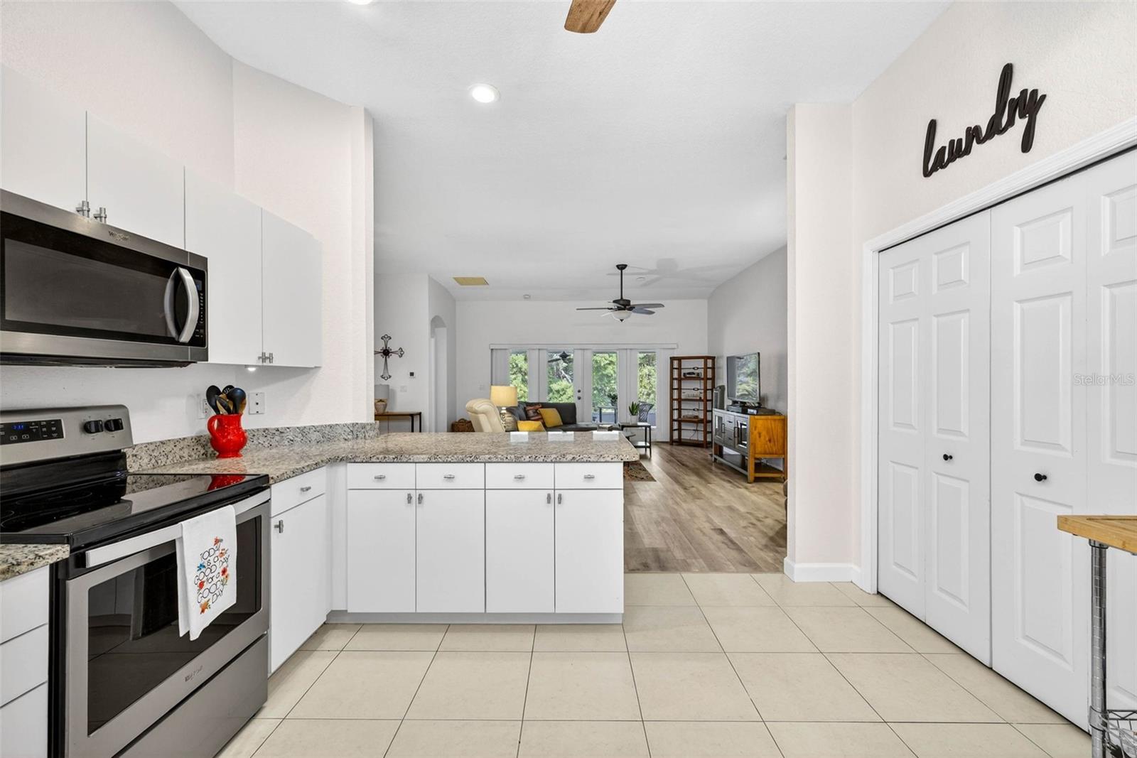 Listing photo id 17 for 7559 Mediterranean Court