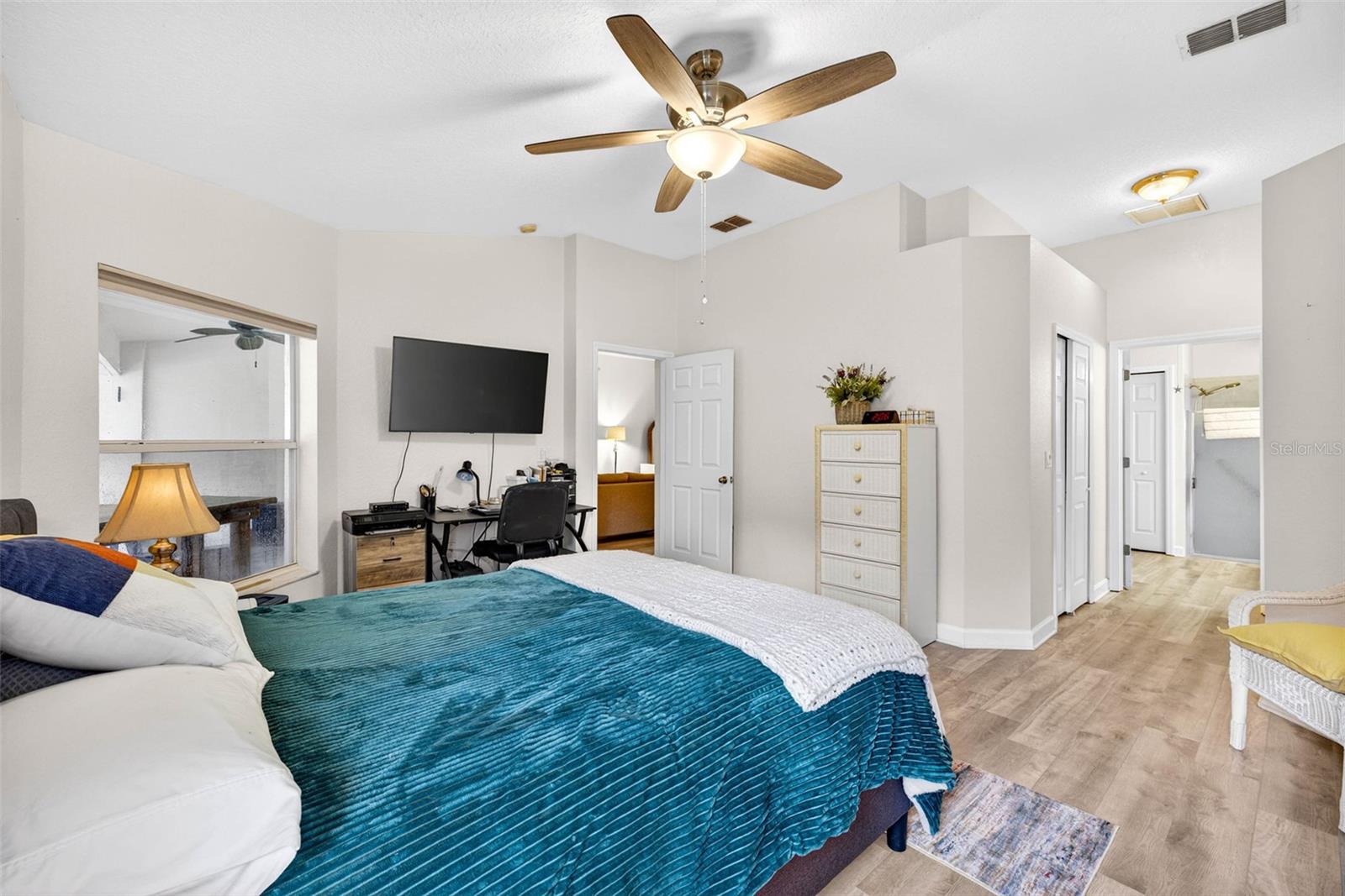 Listing photo id 22 for 7559 Mediterranean Court