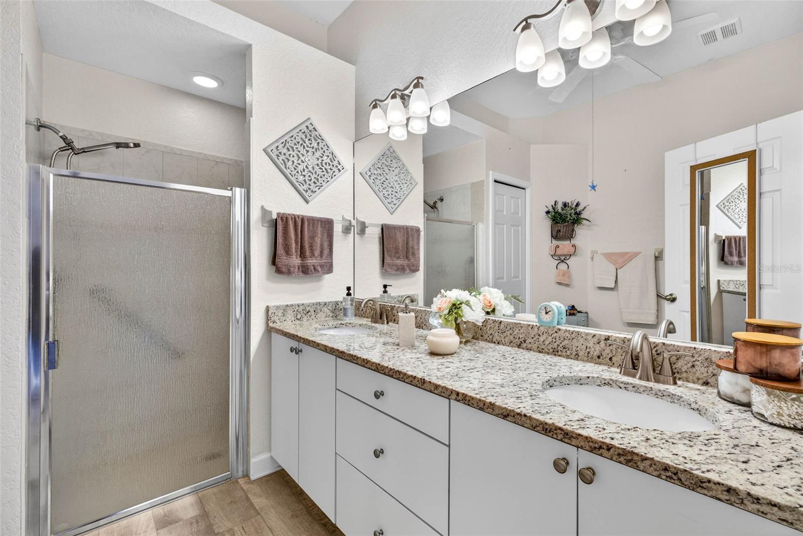 Listing photo id 25 for 7559 Mediterranean Court