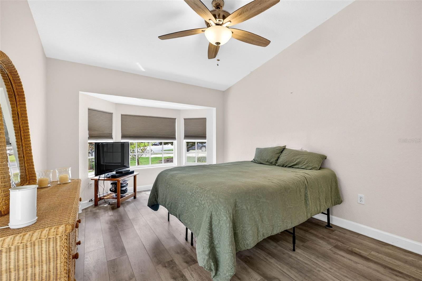 Listing photo id 28 for 7559 Mediterranean Court