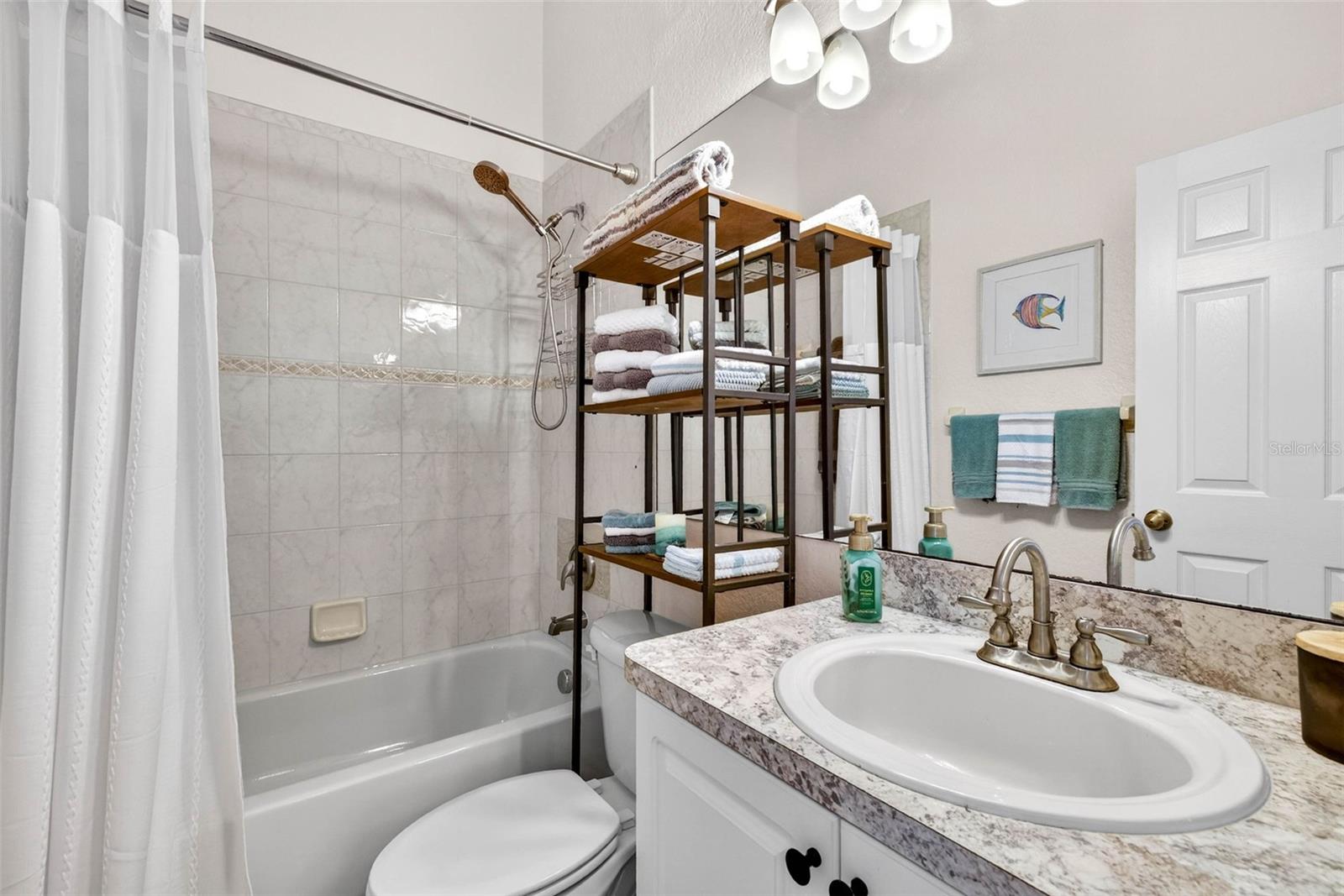 Listing photo id 31 for 7559 Mediterranean Court