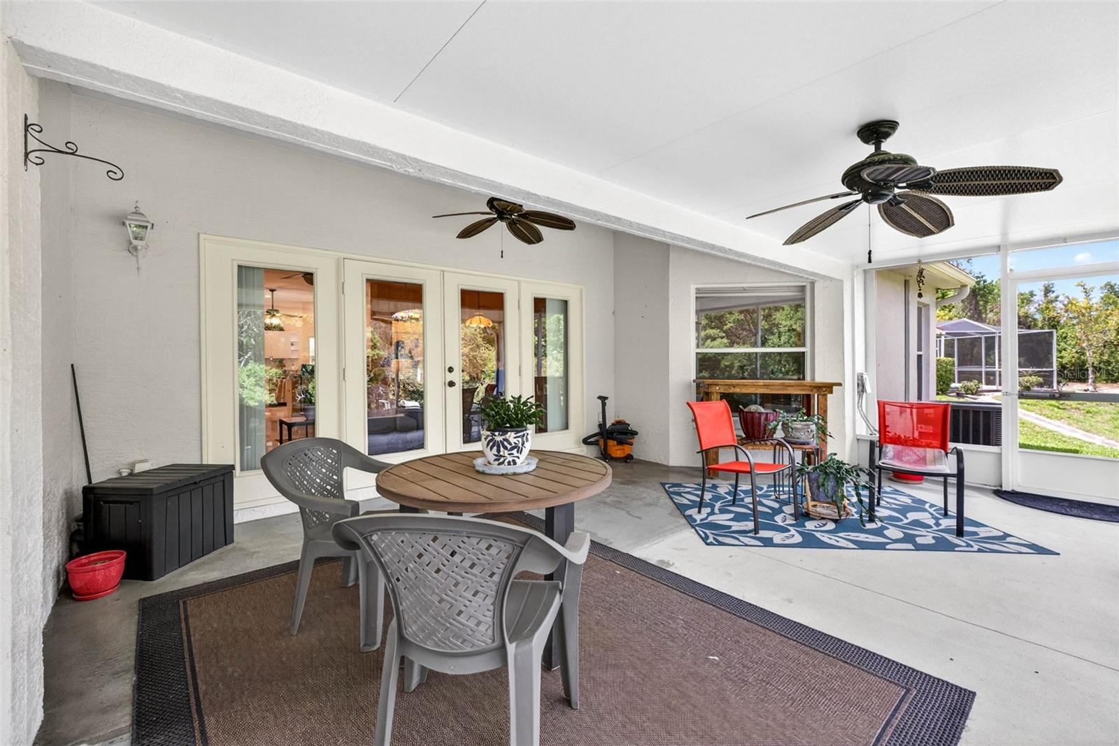 Listing photo id 33 for 7559 Mediterranean Court