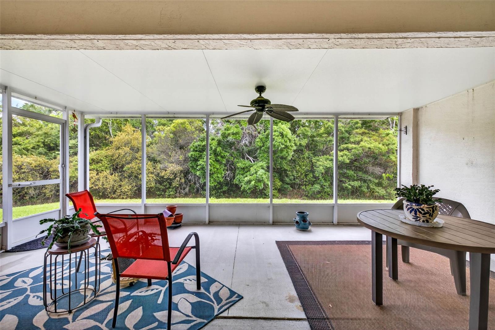 Listing photo id 35 for 7559 Mediterranean Court