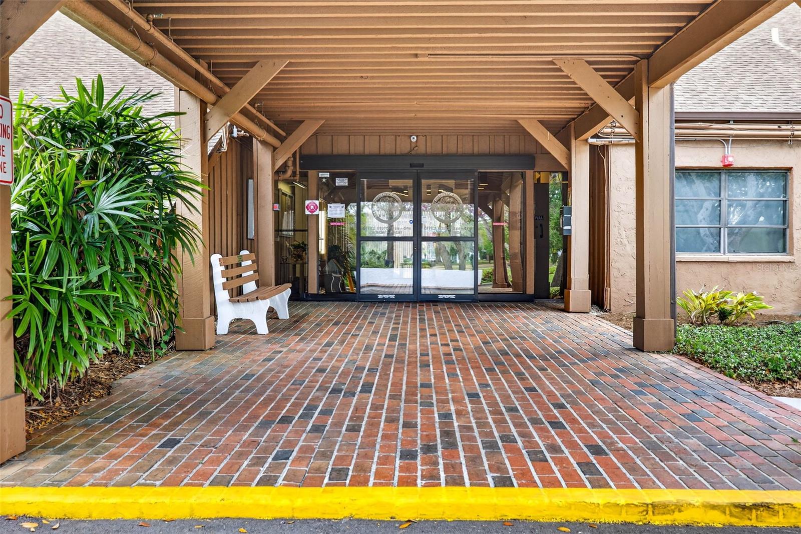 Listing photo id 42 for 7559 Mediterranean Court