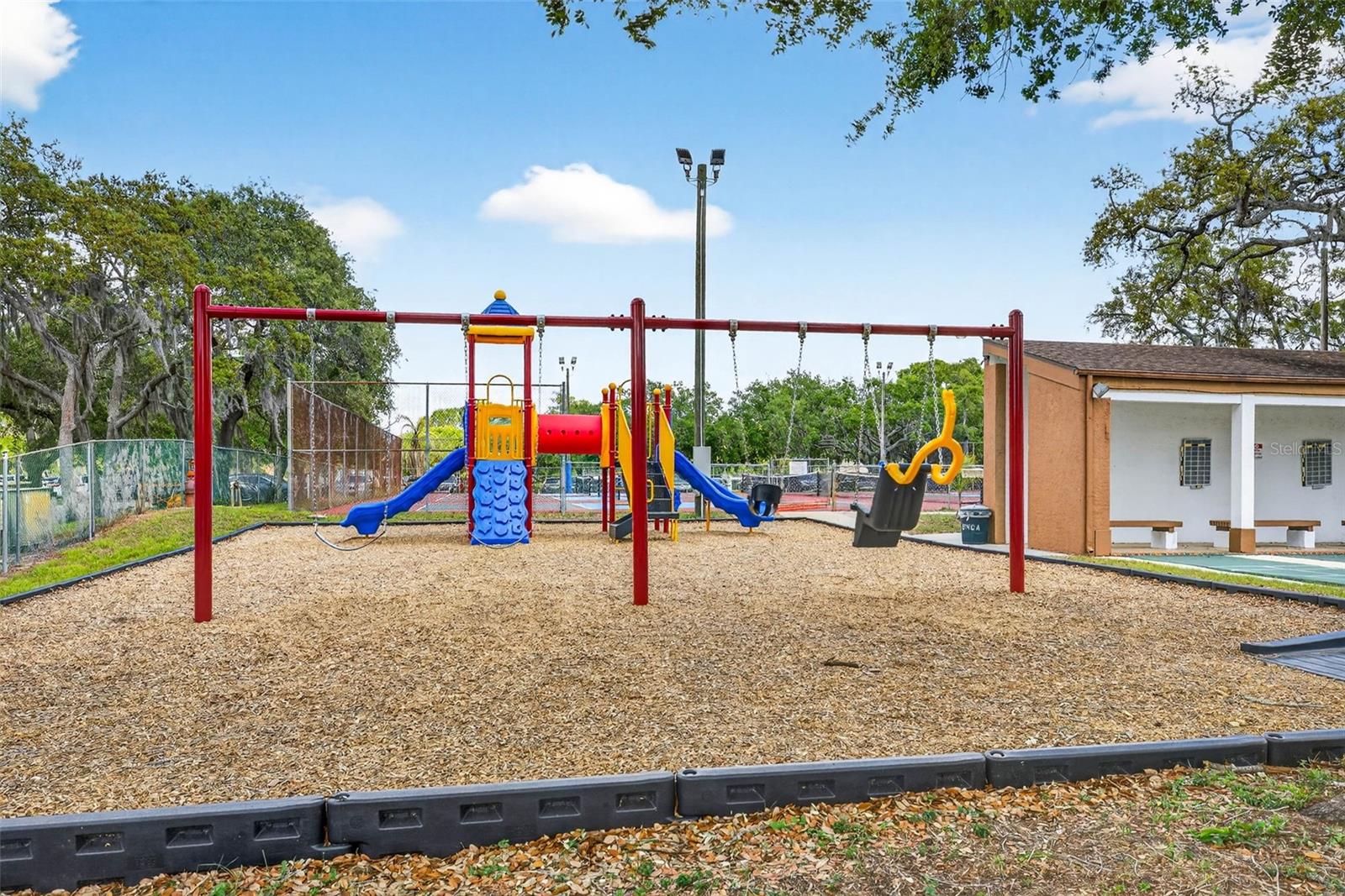 Listing photo id 47 for 7559 Mediterranean Court