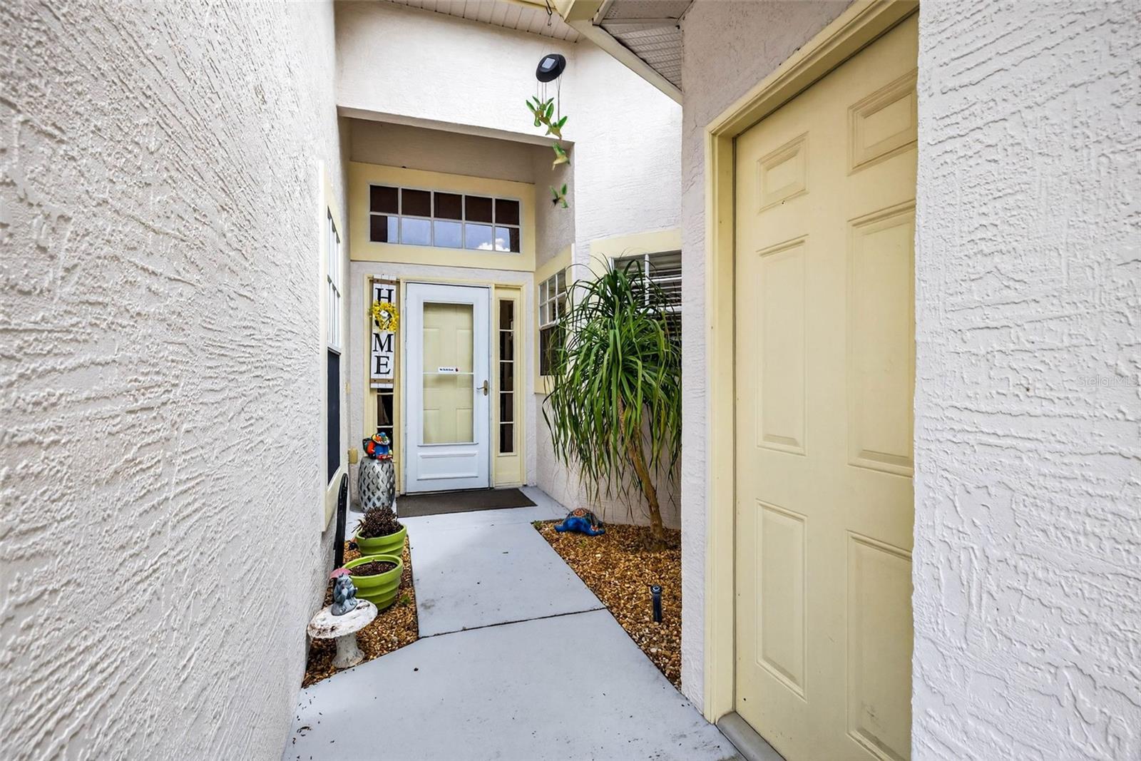 Listing photo id 3 for 7559 Mediterranean Court