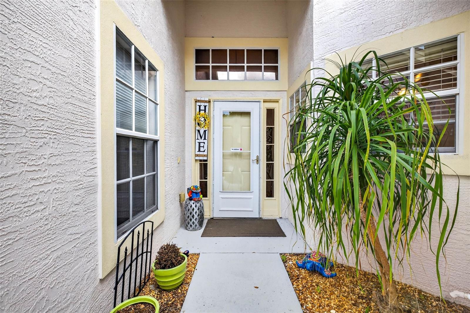 Listing photo id 4 for 7559 Mediterranean Court