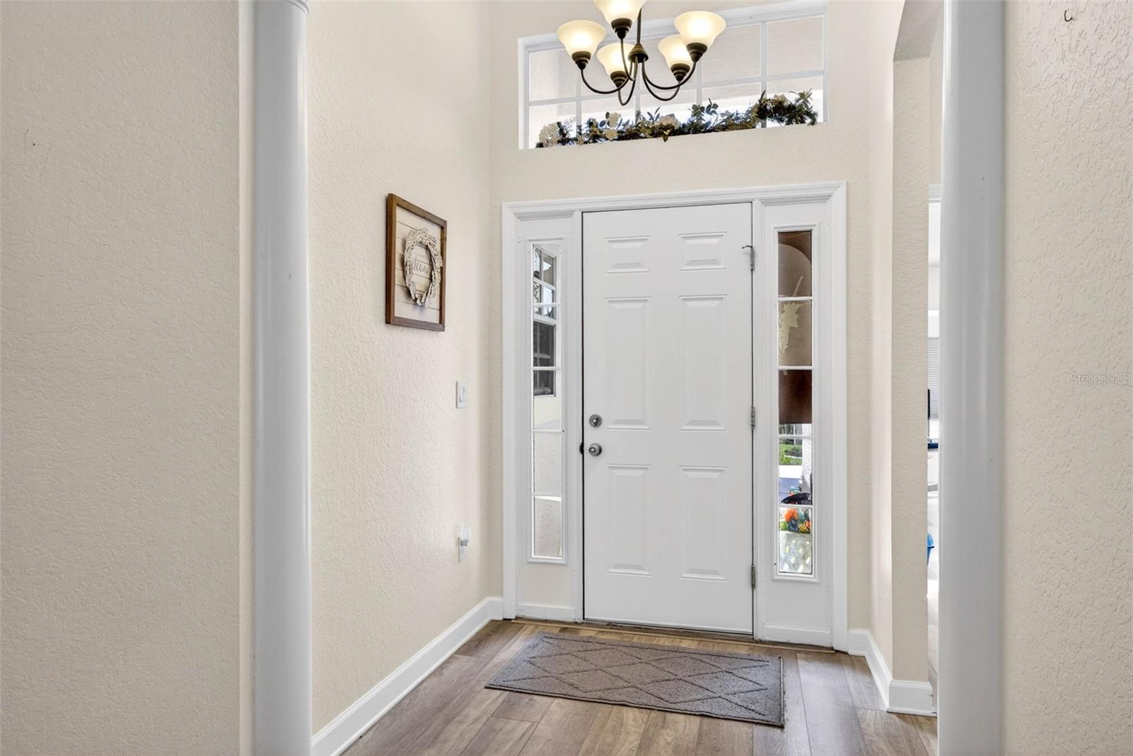 Listing photo id 6 for 7559 Mediterranean Court