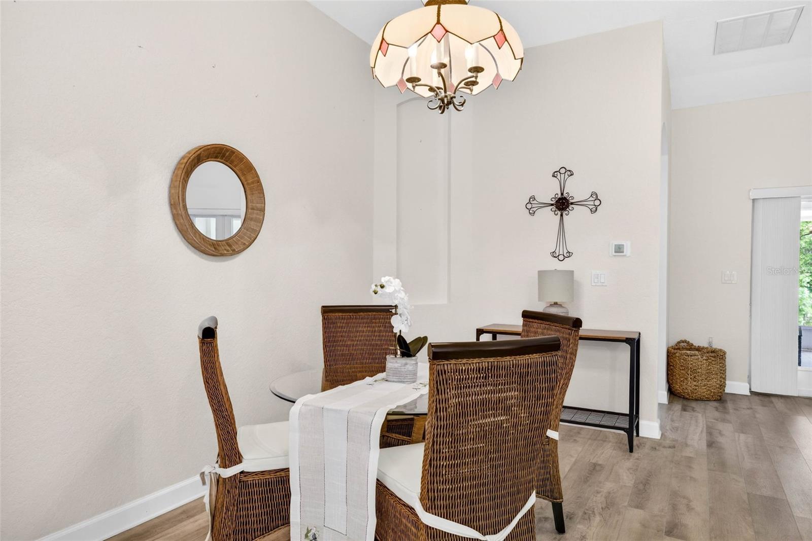 Listing photo id 7 for 7559 Mediterranean Court