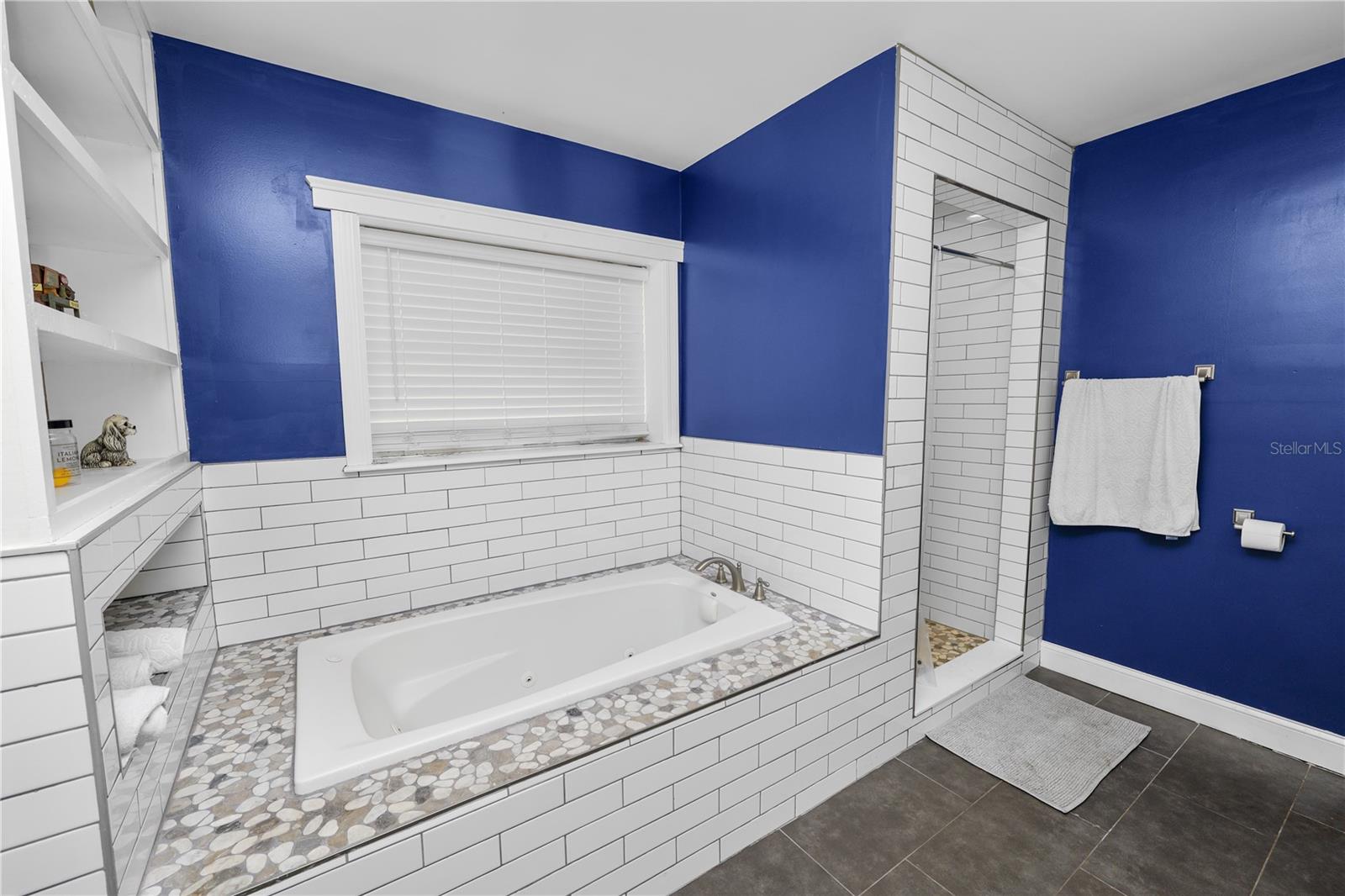 Image 17 of 38 For 1410 Edgewood Drive