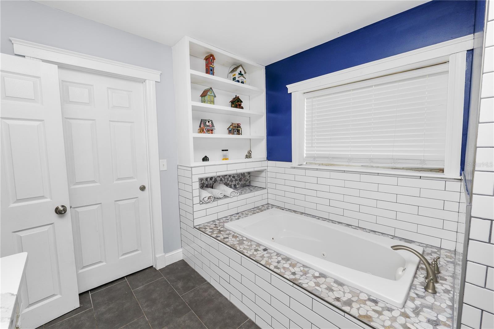 Image 20 of 38 For 1410 Edgewood Drive