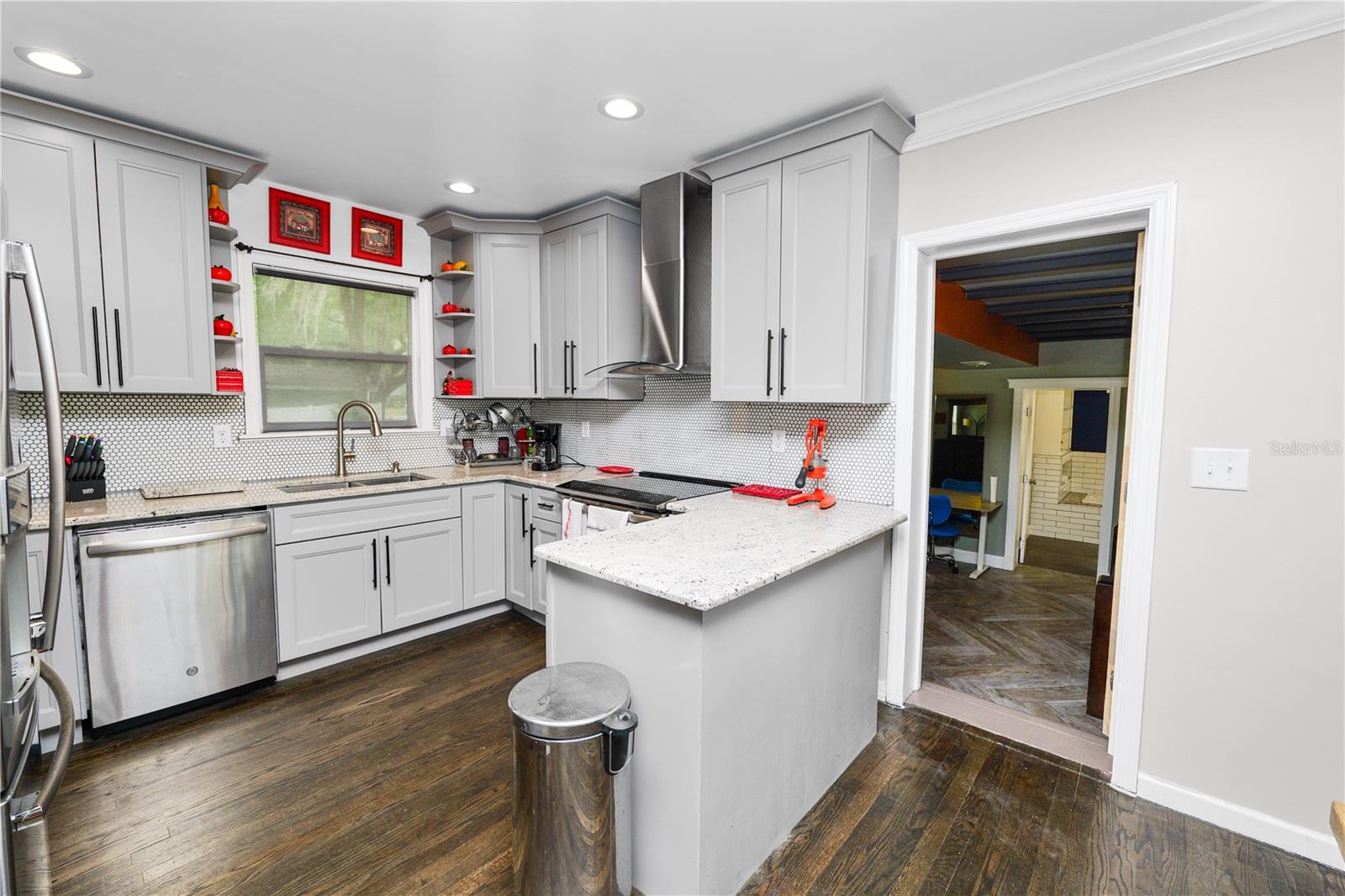 Image 9 of 38 For 1410 Edgewood Drive