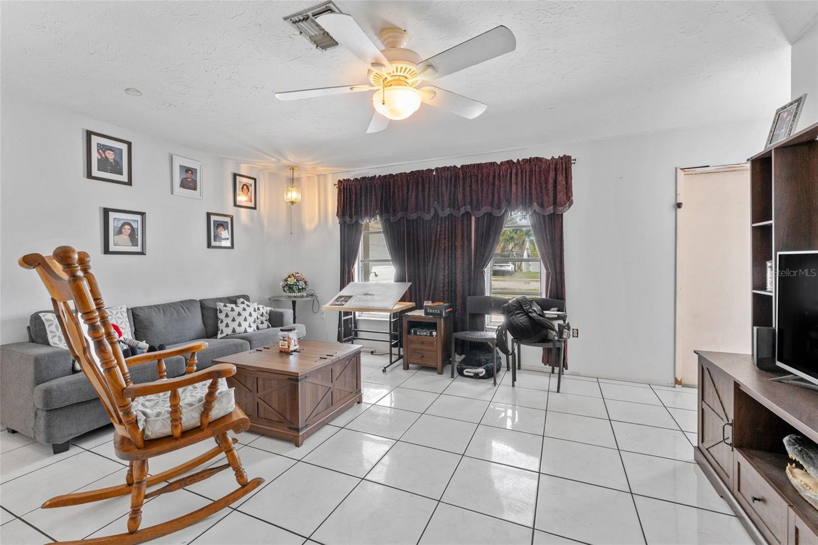 Image 15 of 35 For 5824 Whistlewood Circle