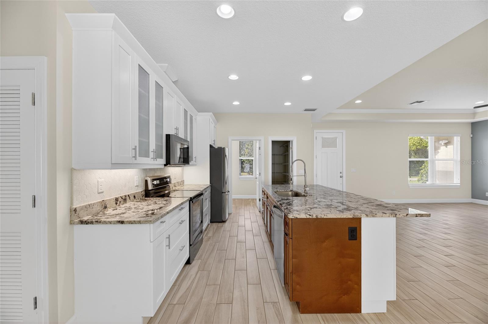 Image 10 of 83 For 1008 River Drive