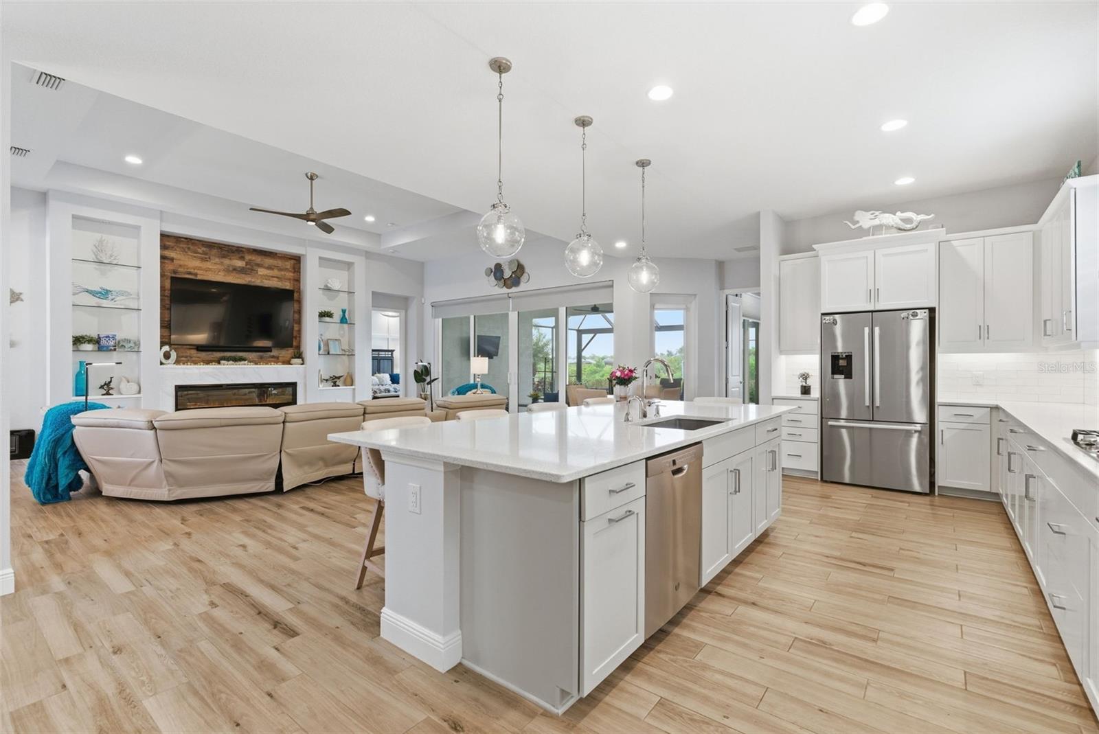 Image 10 of 46 For 8245 Grande Shores Drive